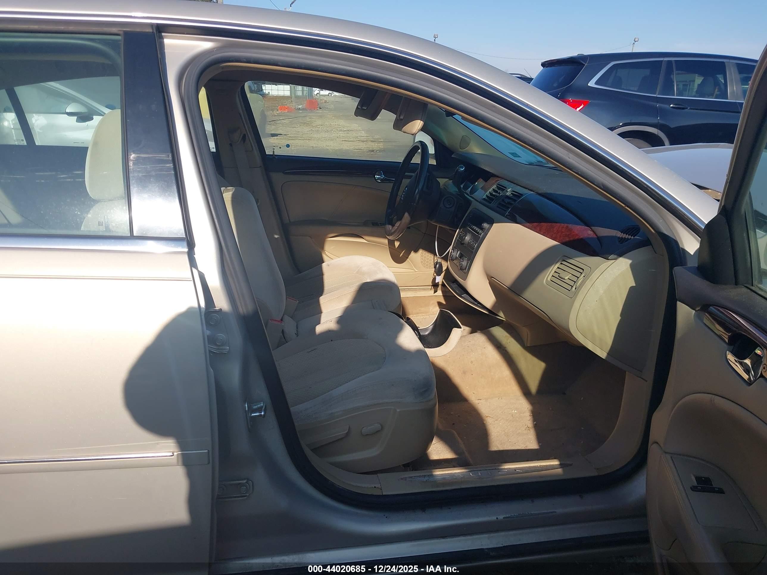 BUICK LUCERNE image 5