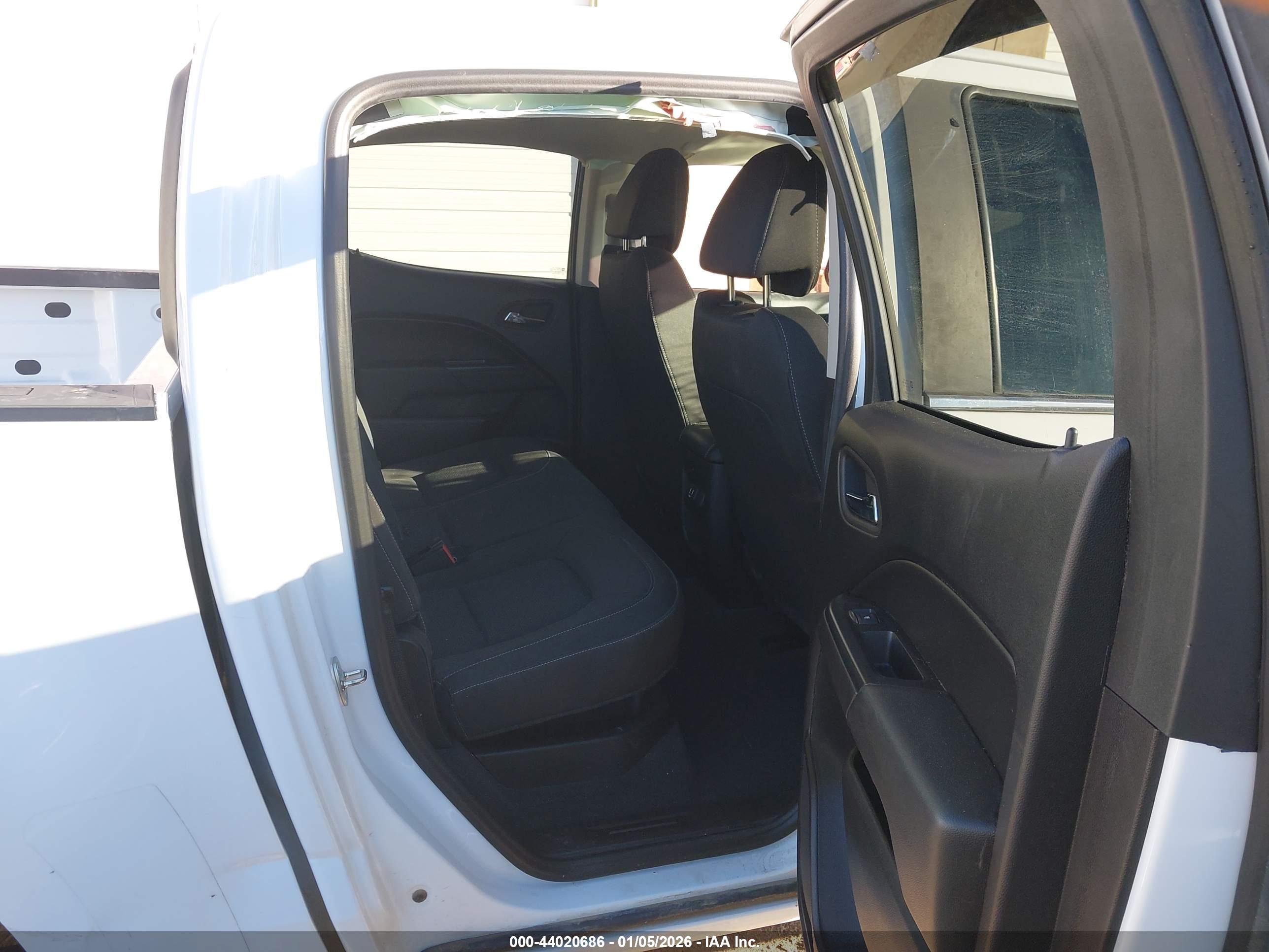 CHEVROLET COLORADO image 8