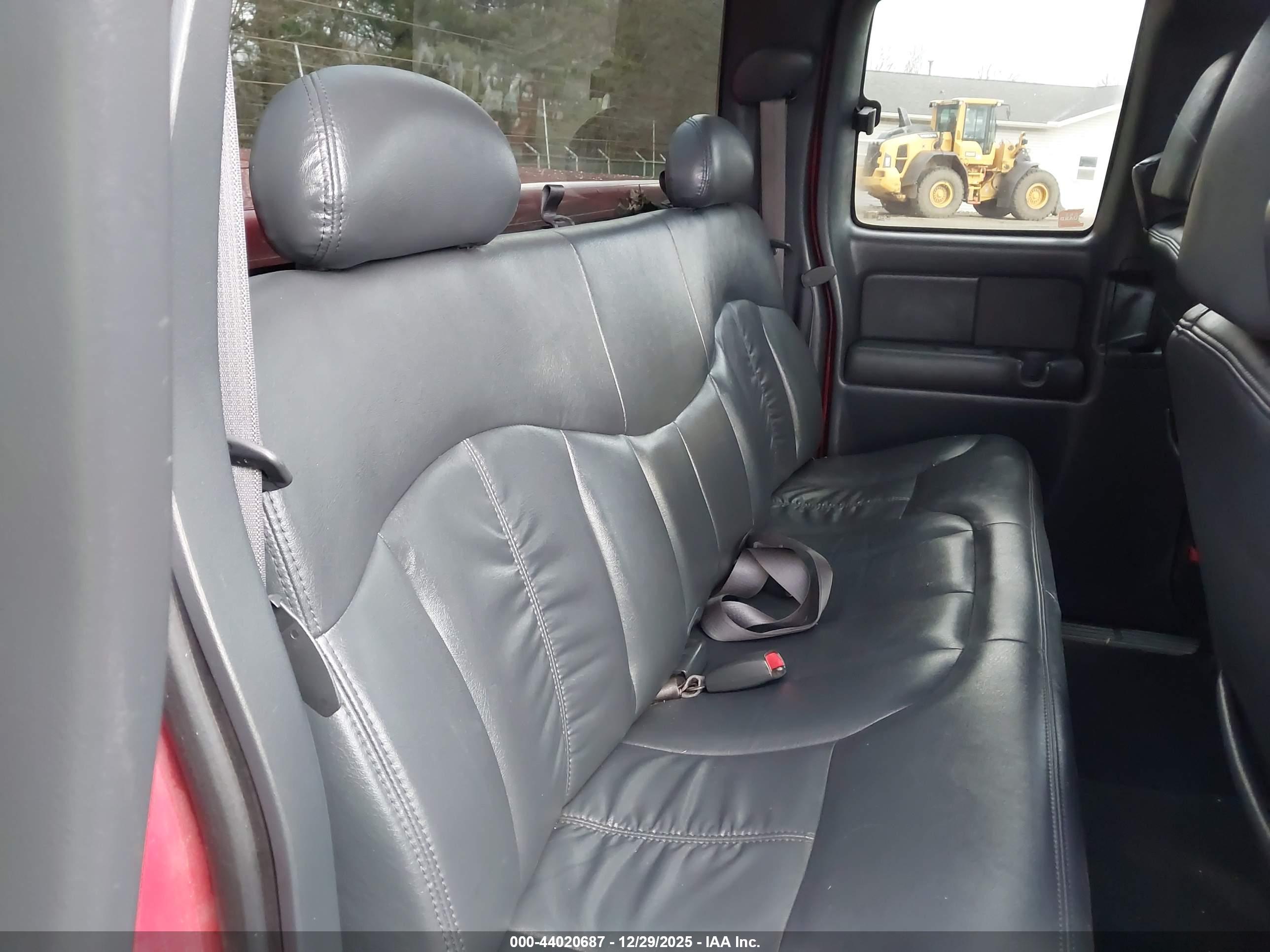 CHEVROLET SILVERADO image 8