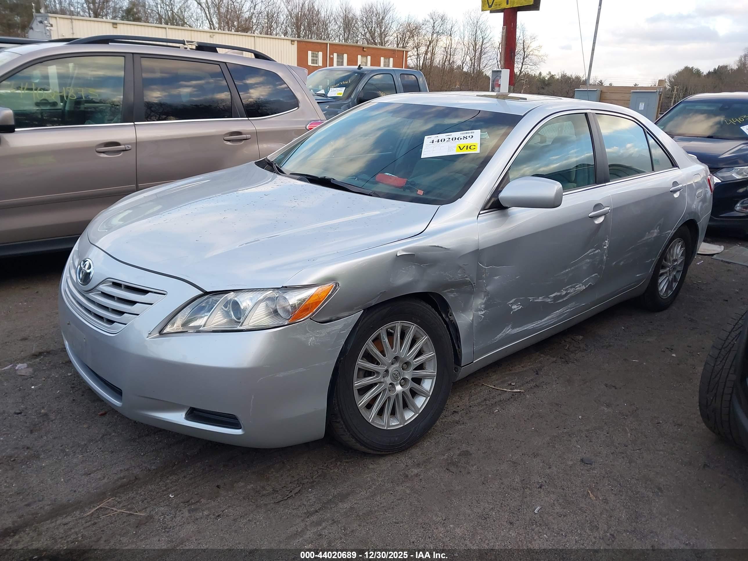 TOYOTA CAMRY image 2
