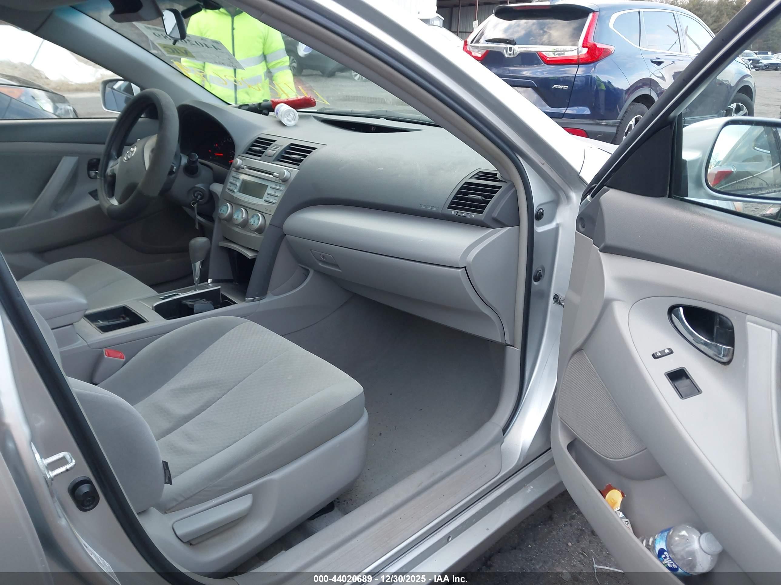 TOYOTA CAMRY image 5