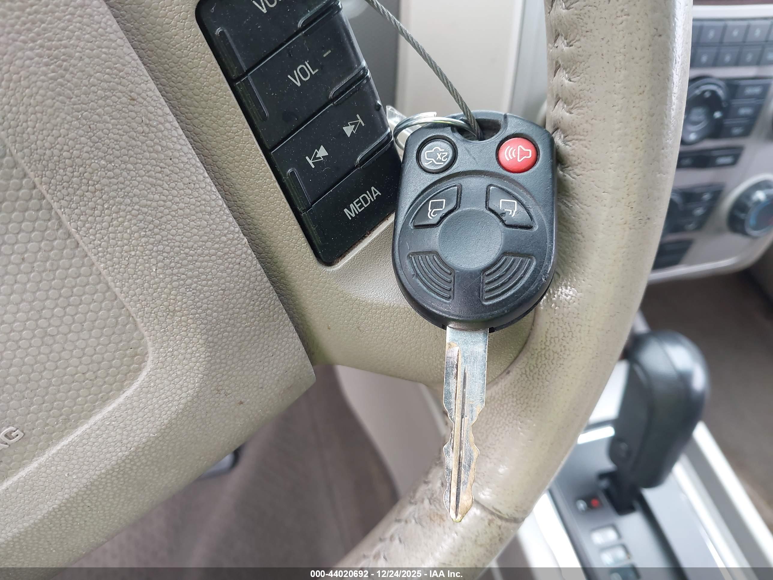 FORD ESCAPE image 11