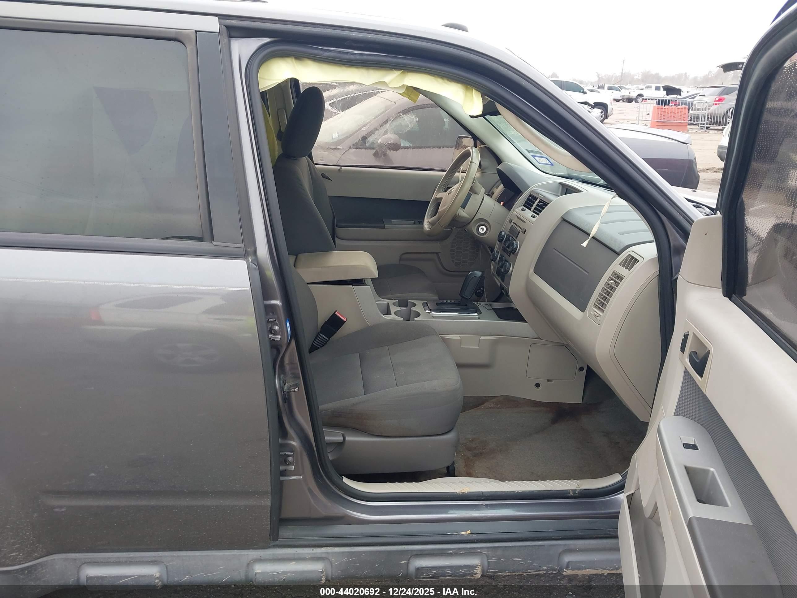 FORD ESCAPE image 5