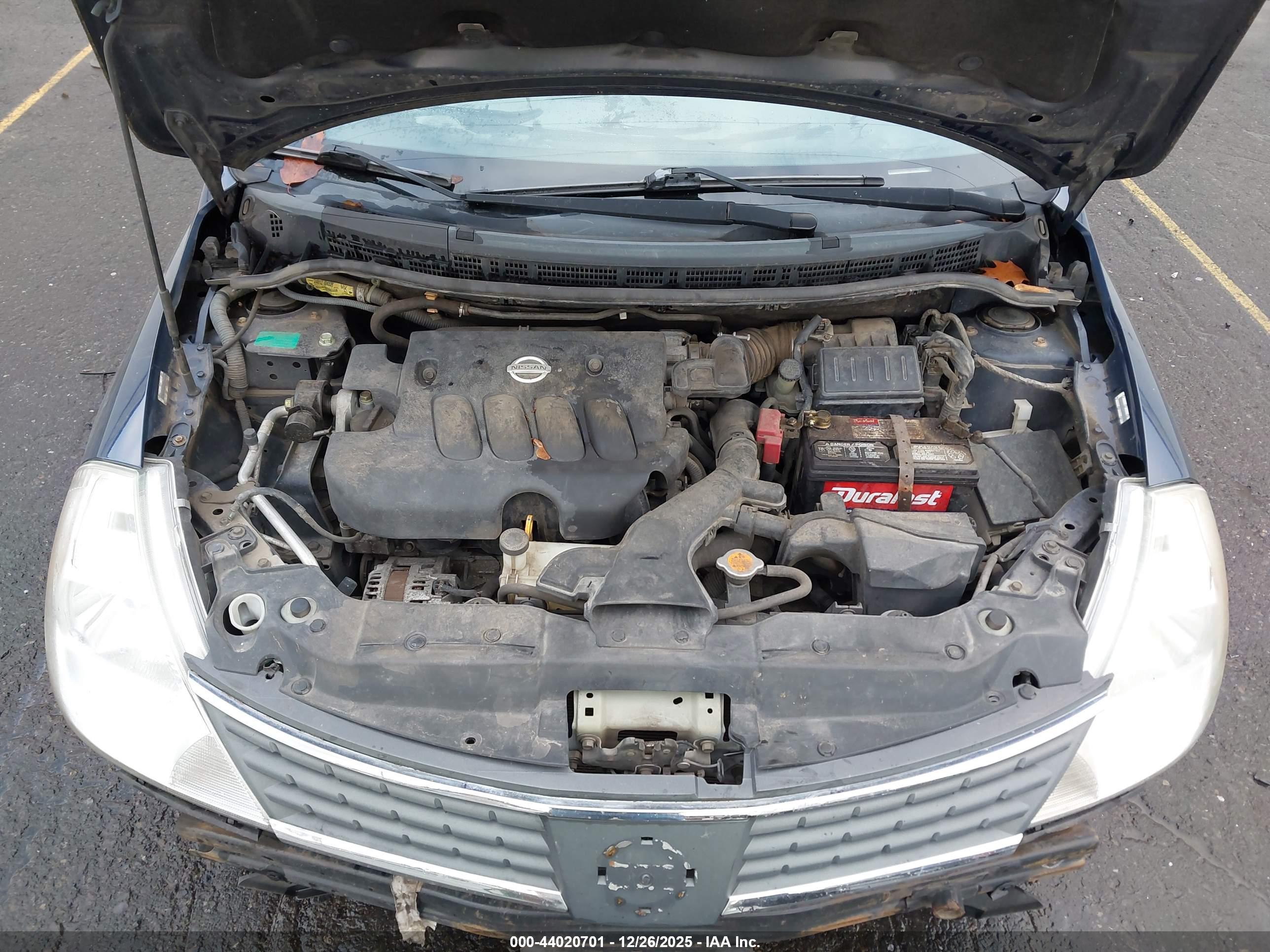 NISSAN VERSA image 10