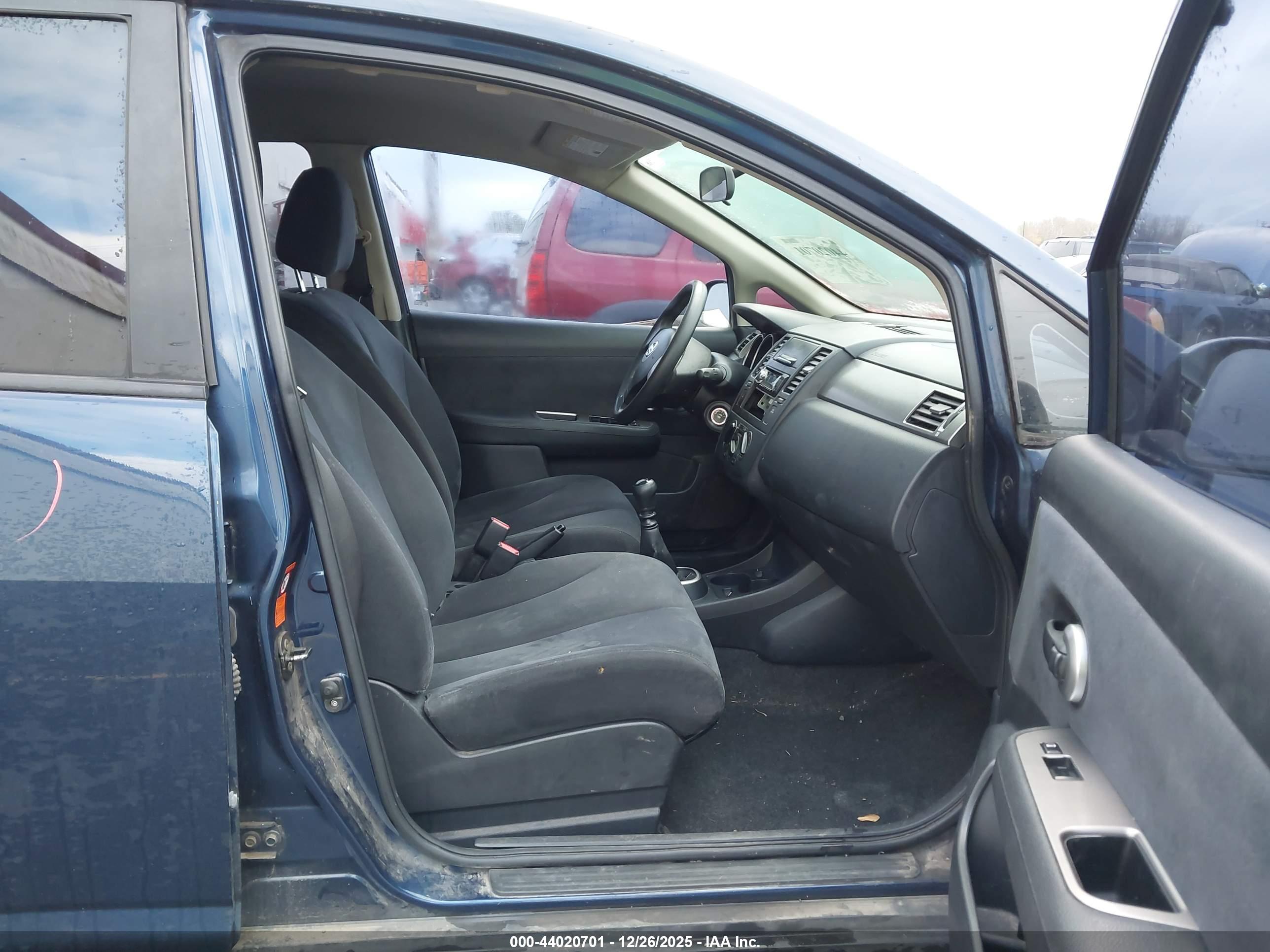 NISSAN VERSA image 5