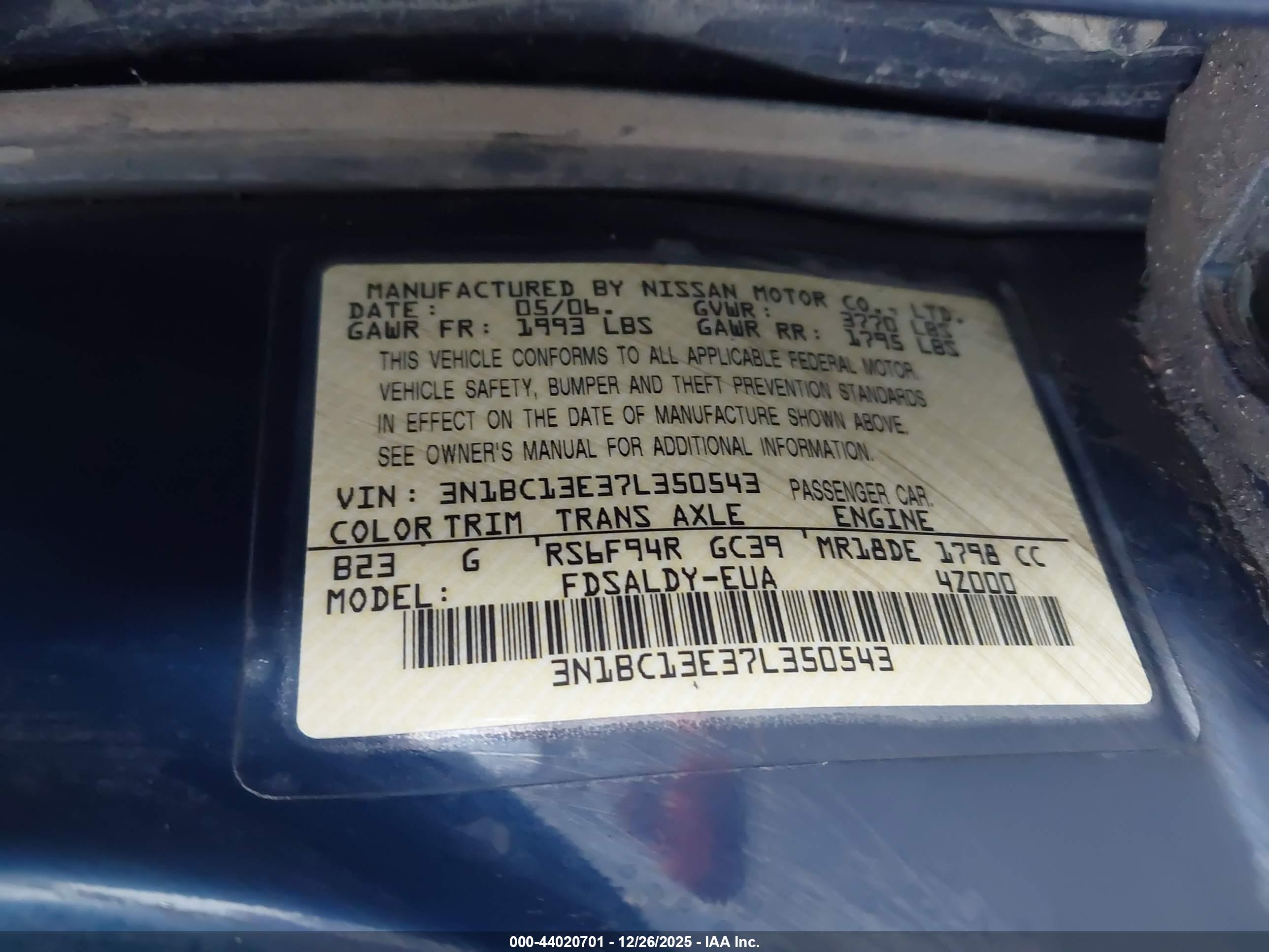 NISSAN VERSA image 9