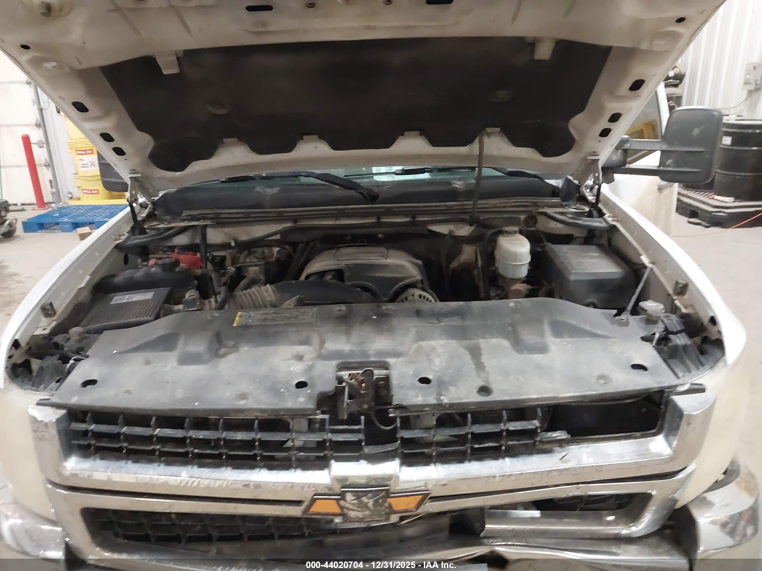 CHEVROLET SILVERADO image 10
