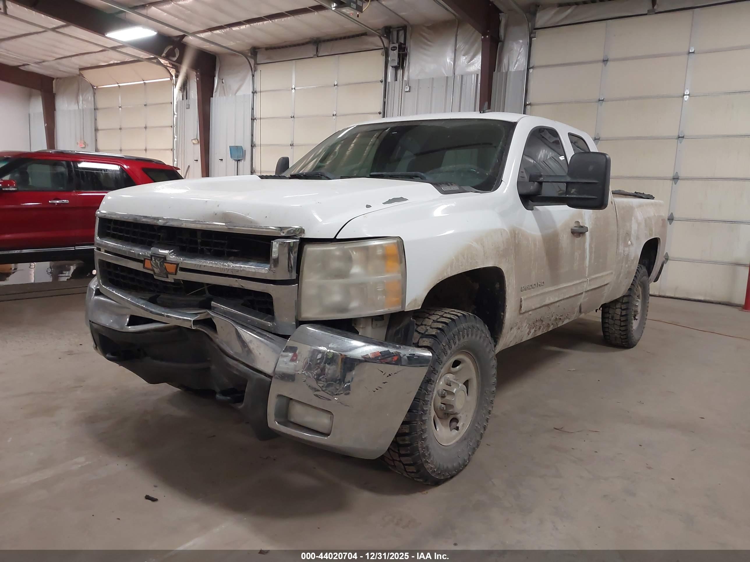 CHEVROLET SILVERADO image 2