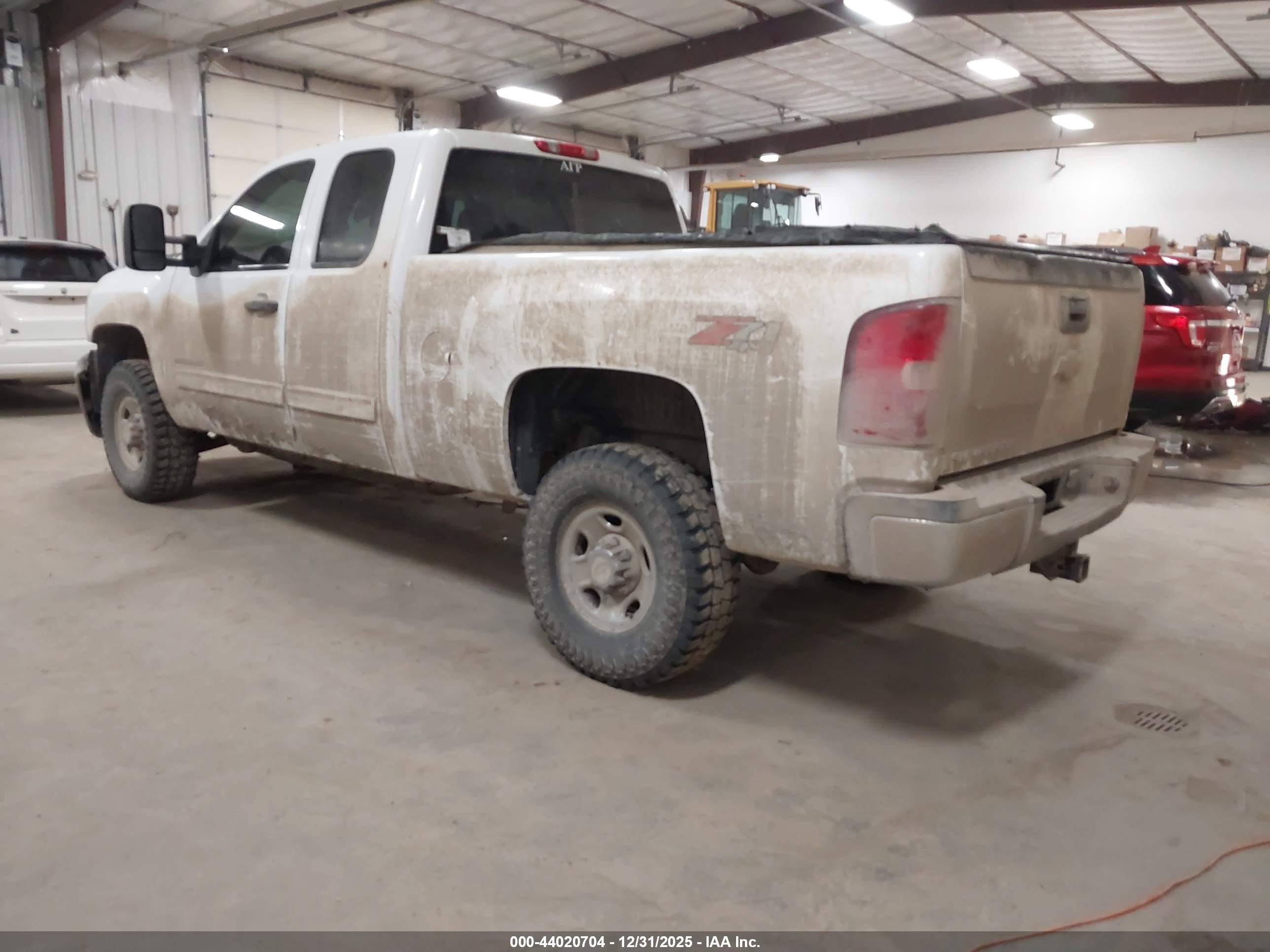CHEVROLET SILVERADO image 3