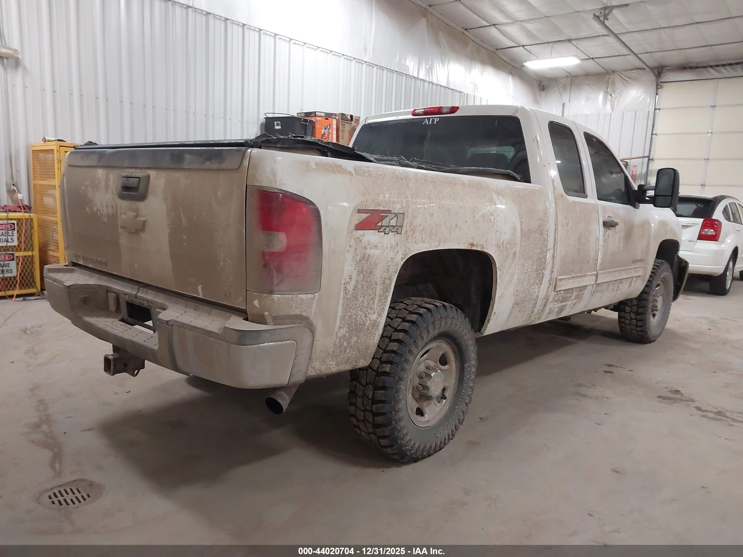 CHEVROLET SILVERADO image 4