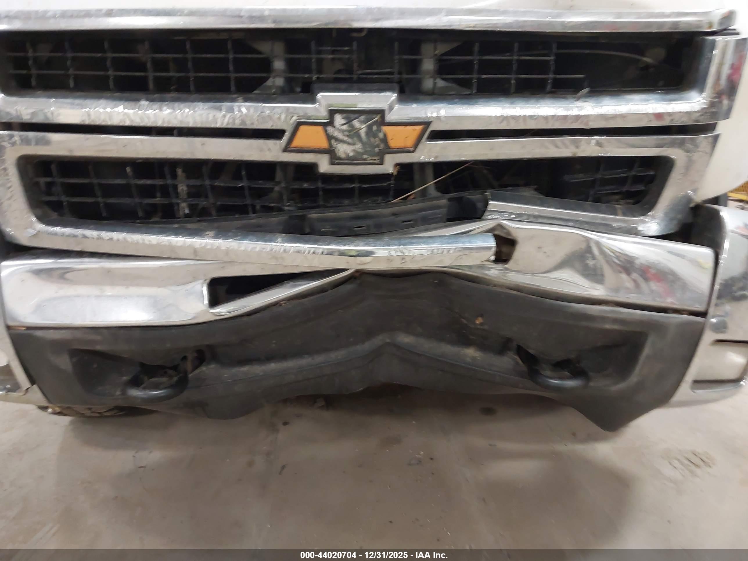 CHEVROLET SILVERADO image 6