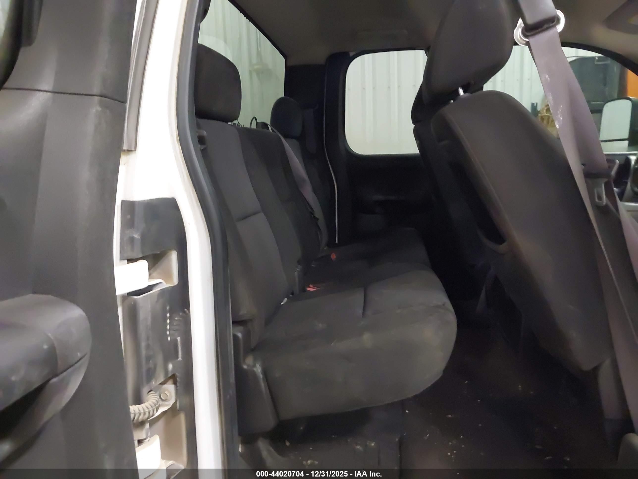 CHEVROLET SILVERADO image 8