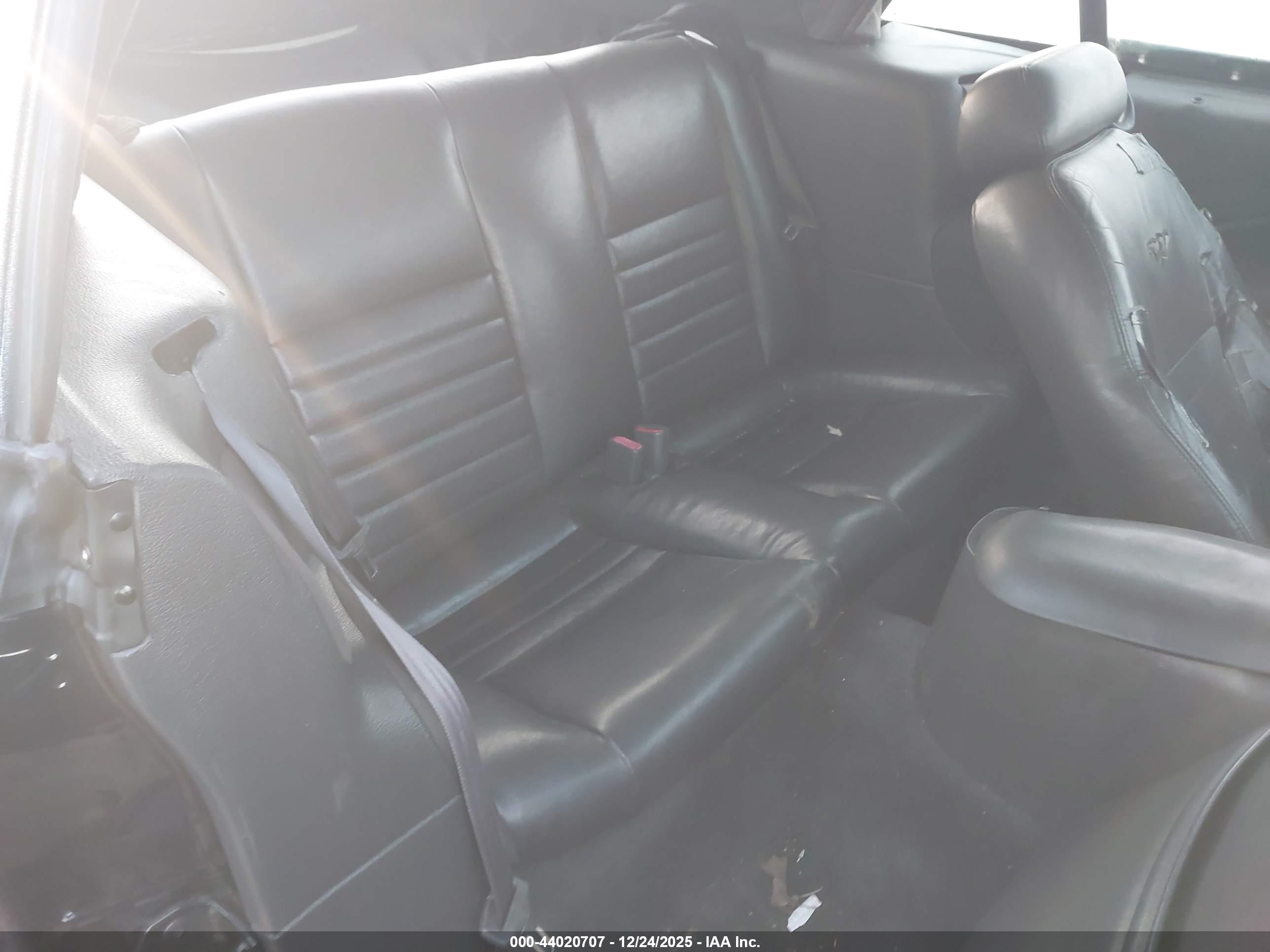 FORD MUSTANG image 8