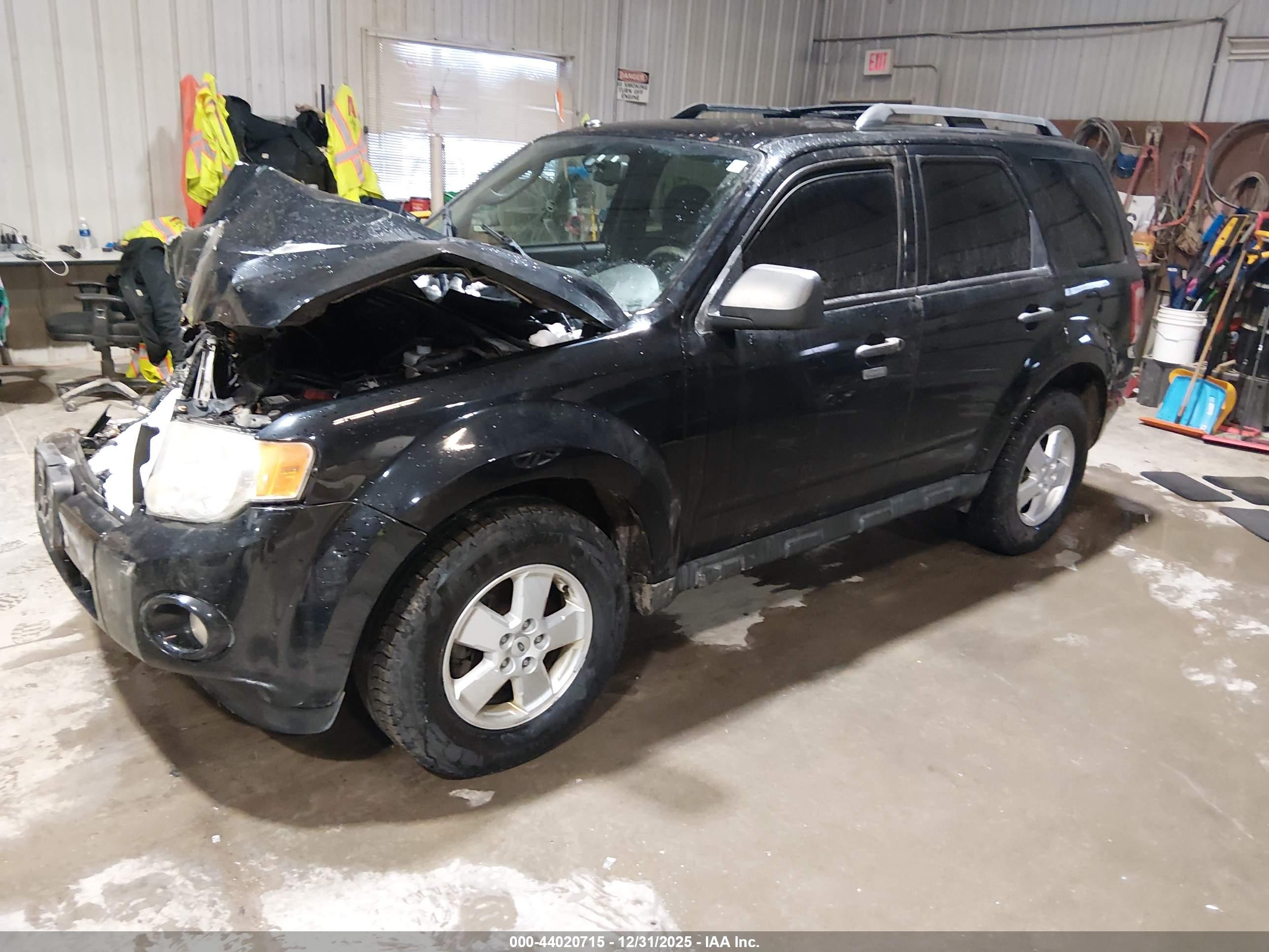 FORD ESCAPE image 2