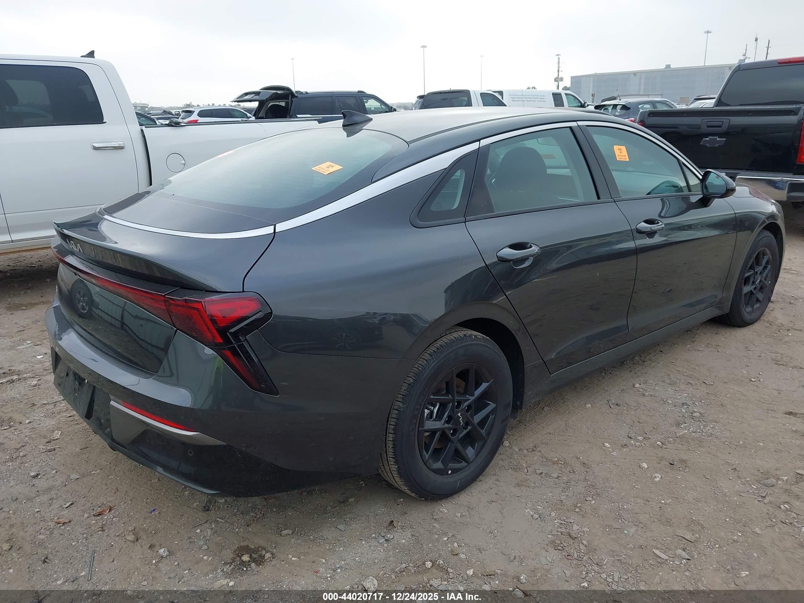 KIA K5 image 4