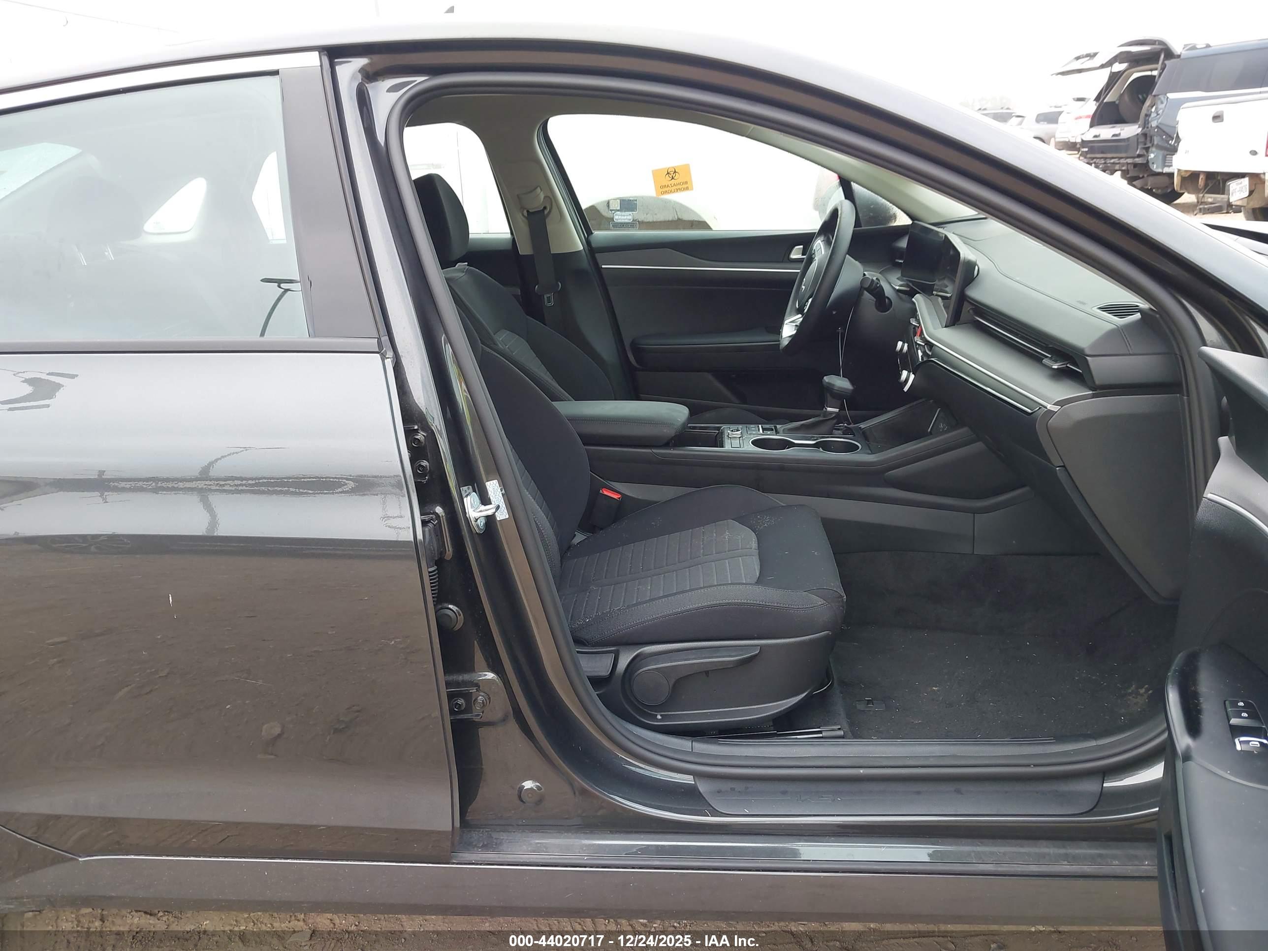 KIA K5 image 5