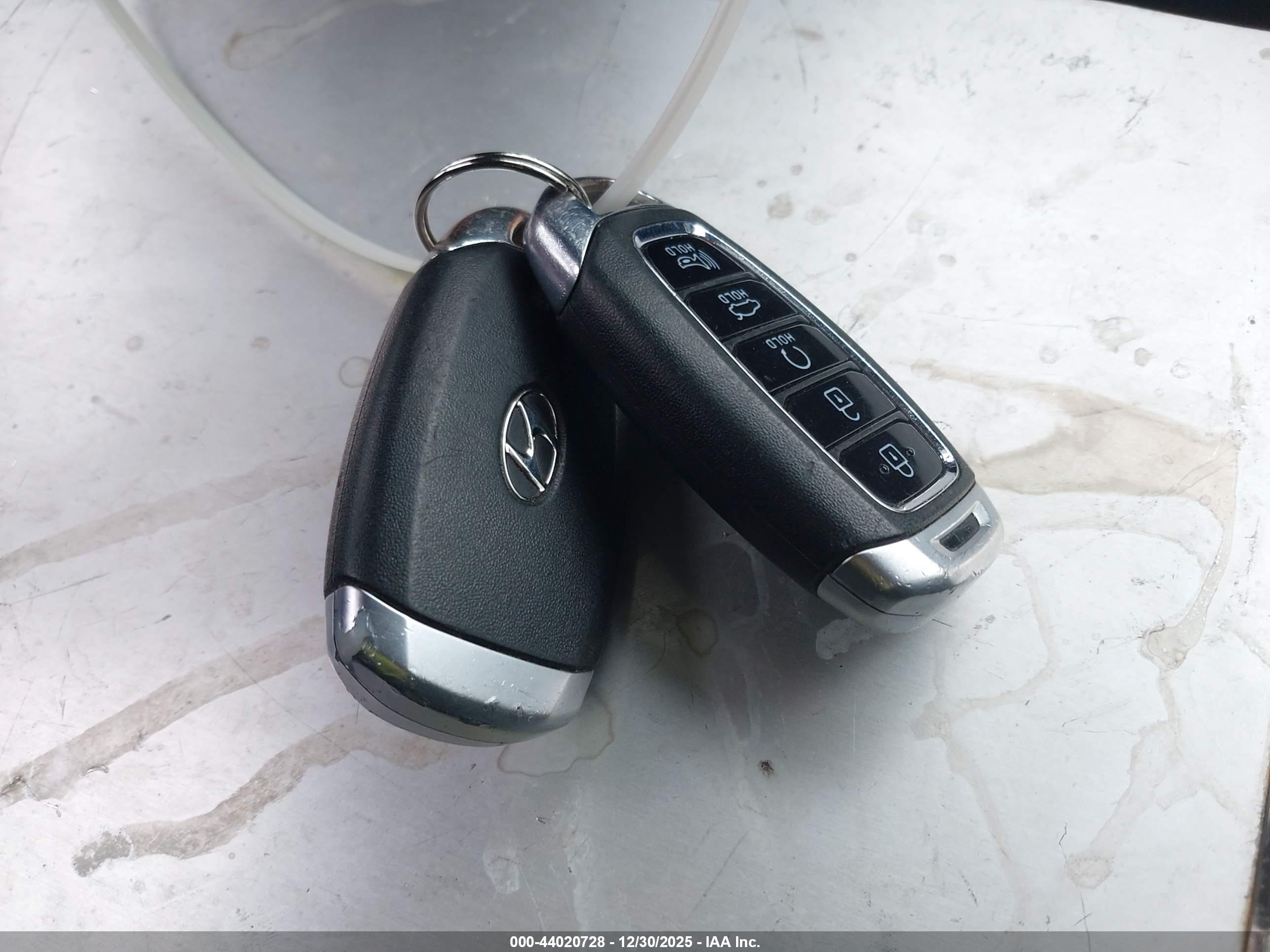 HYUNDAI ELANTRA image 11