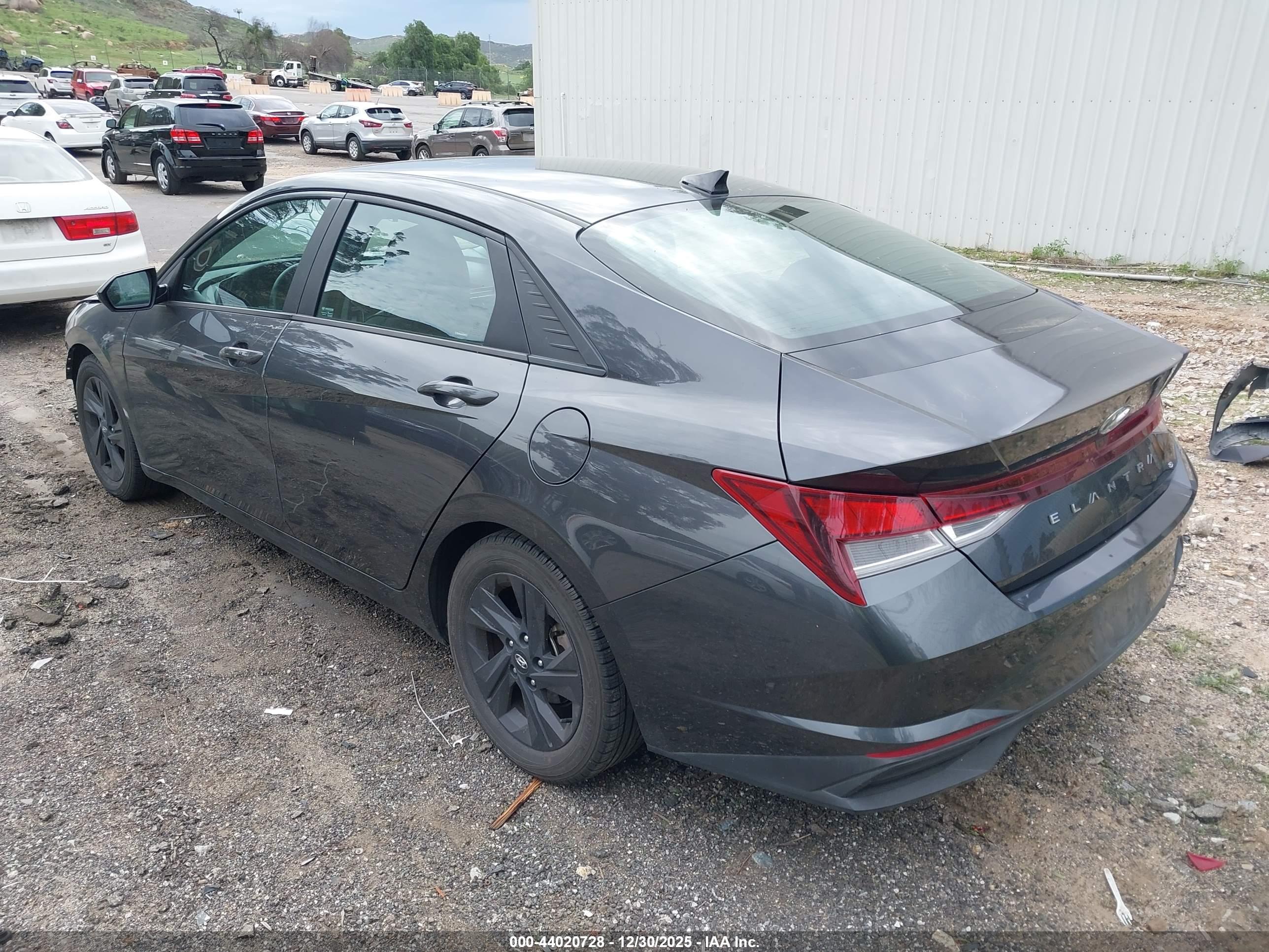 HYUNDAI ELANTRA image 3
