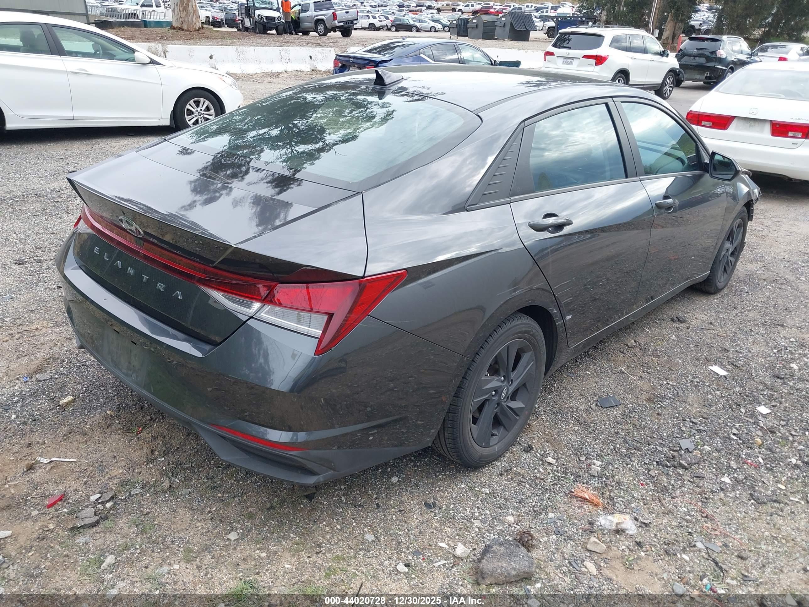 HYUNDAI ELANTRA image 4