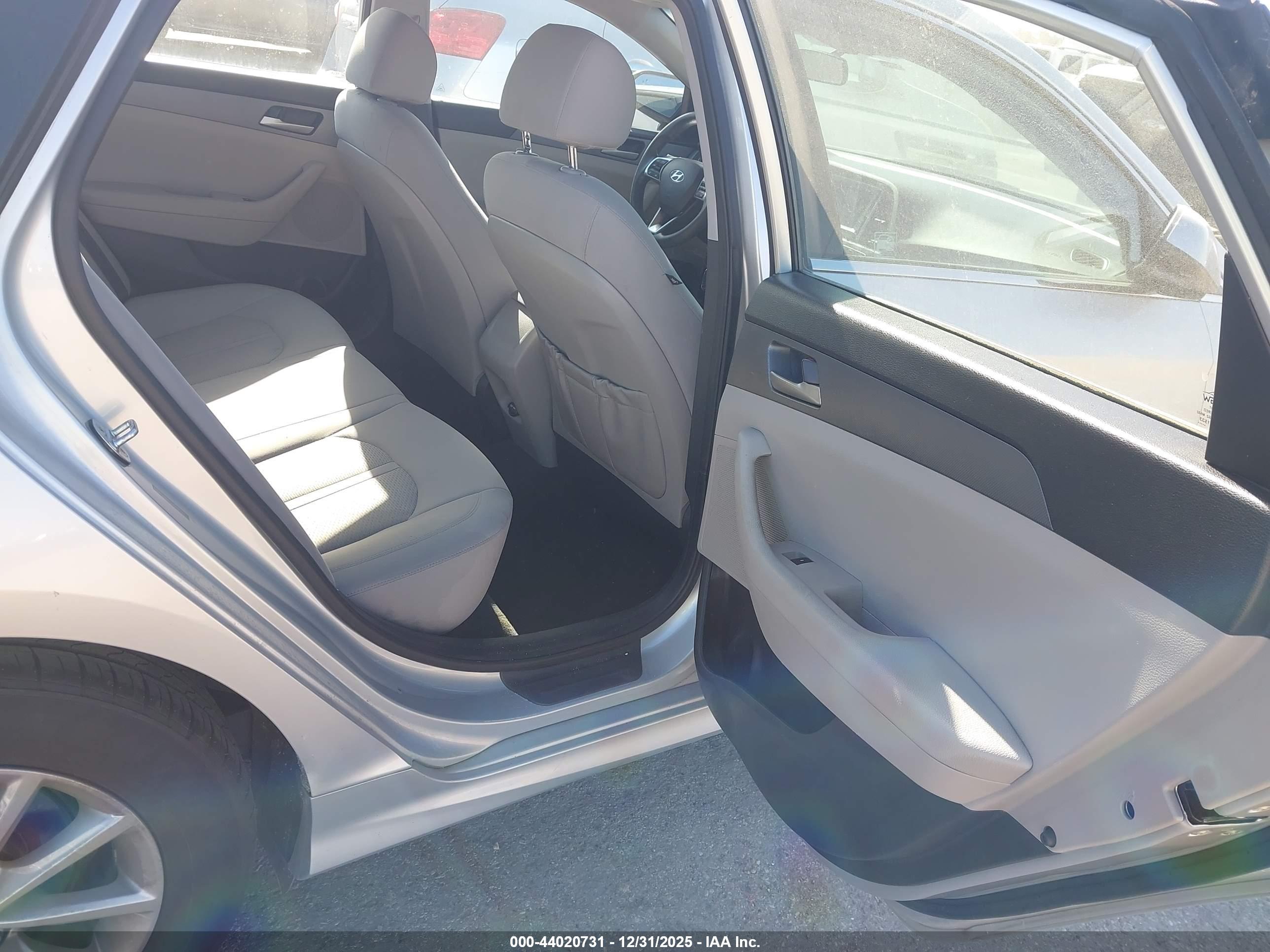 HYUNDAI SONATA image 8