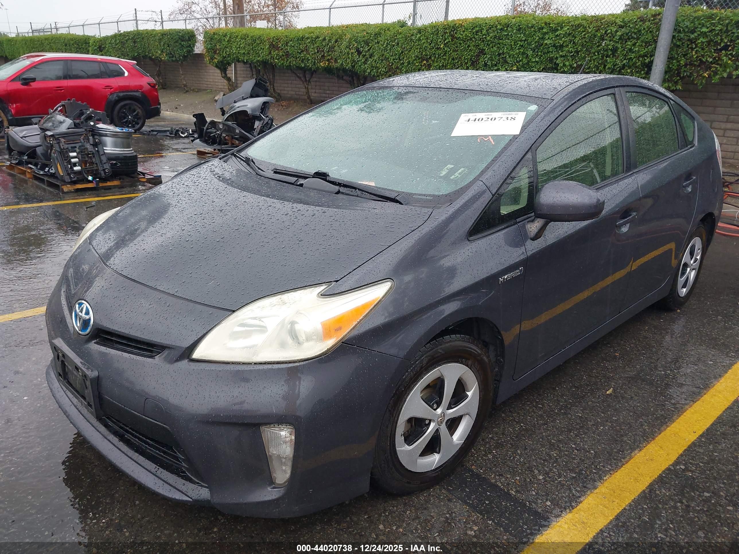 TOYOTA PRIUS image 2