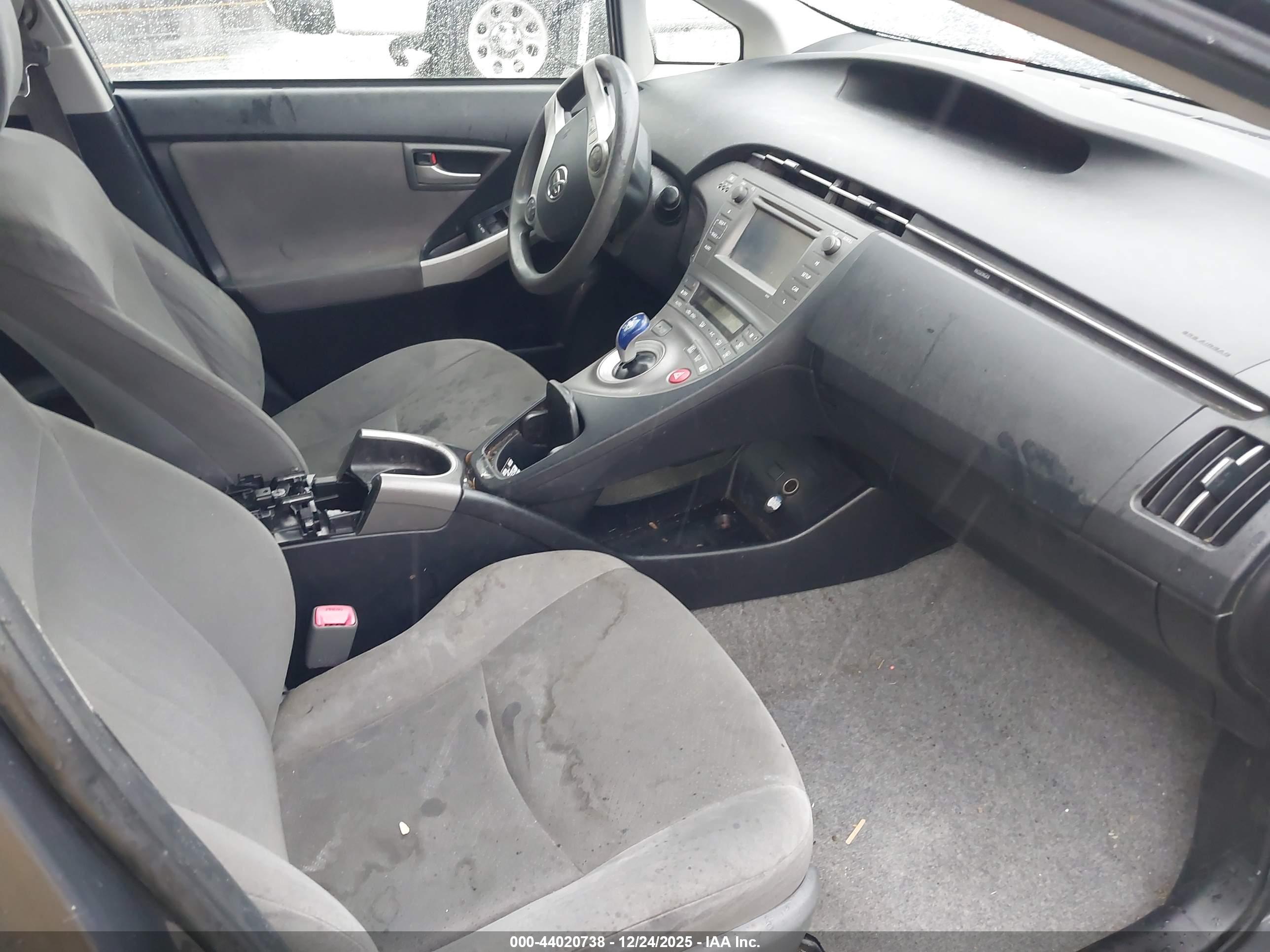 TOYOTA PRIUS image 5