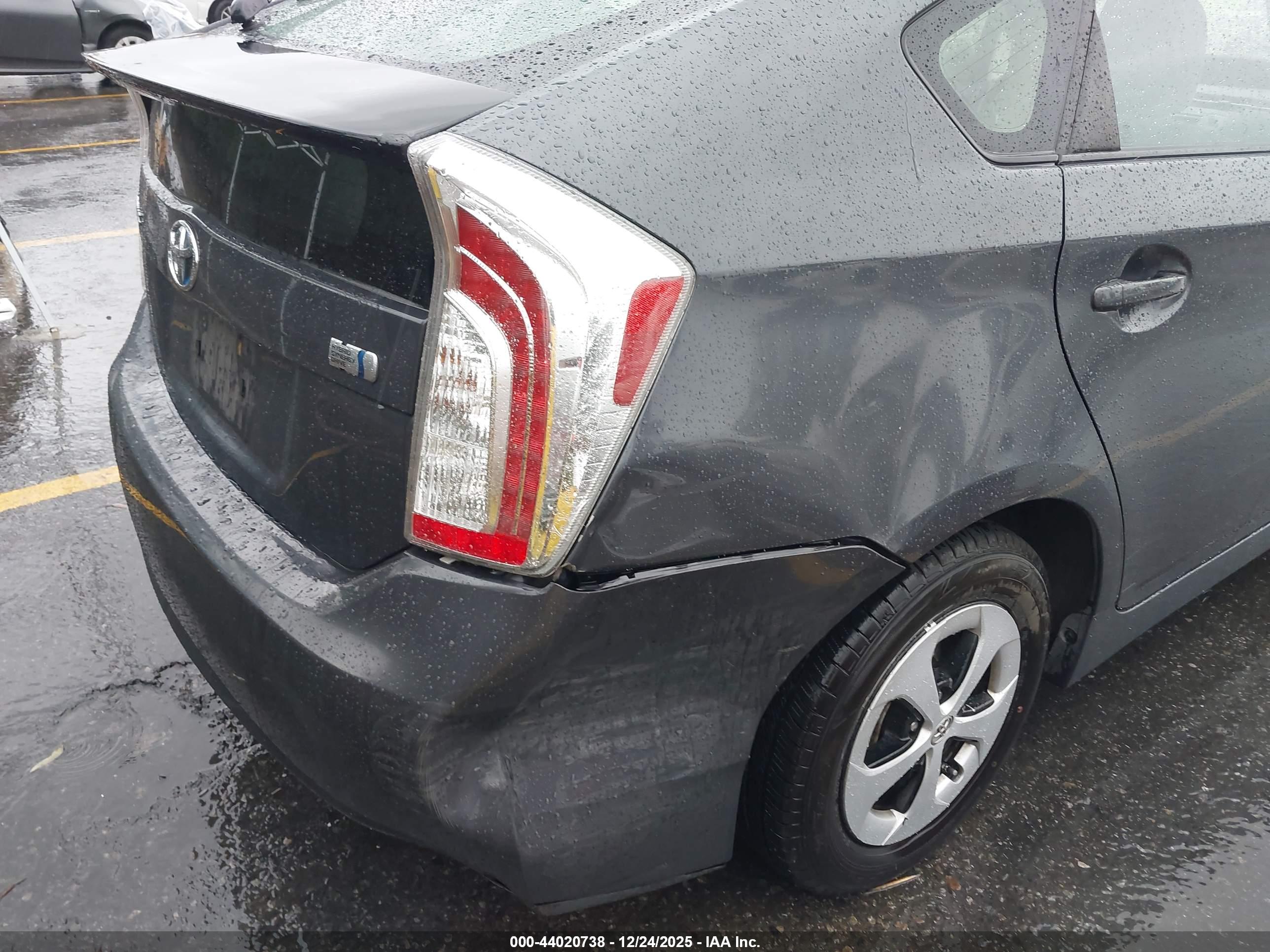 TOYOTA PRIUS image 6