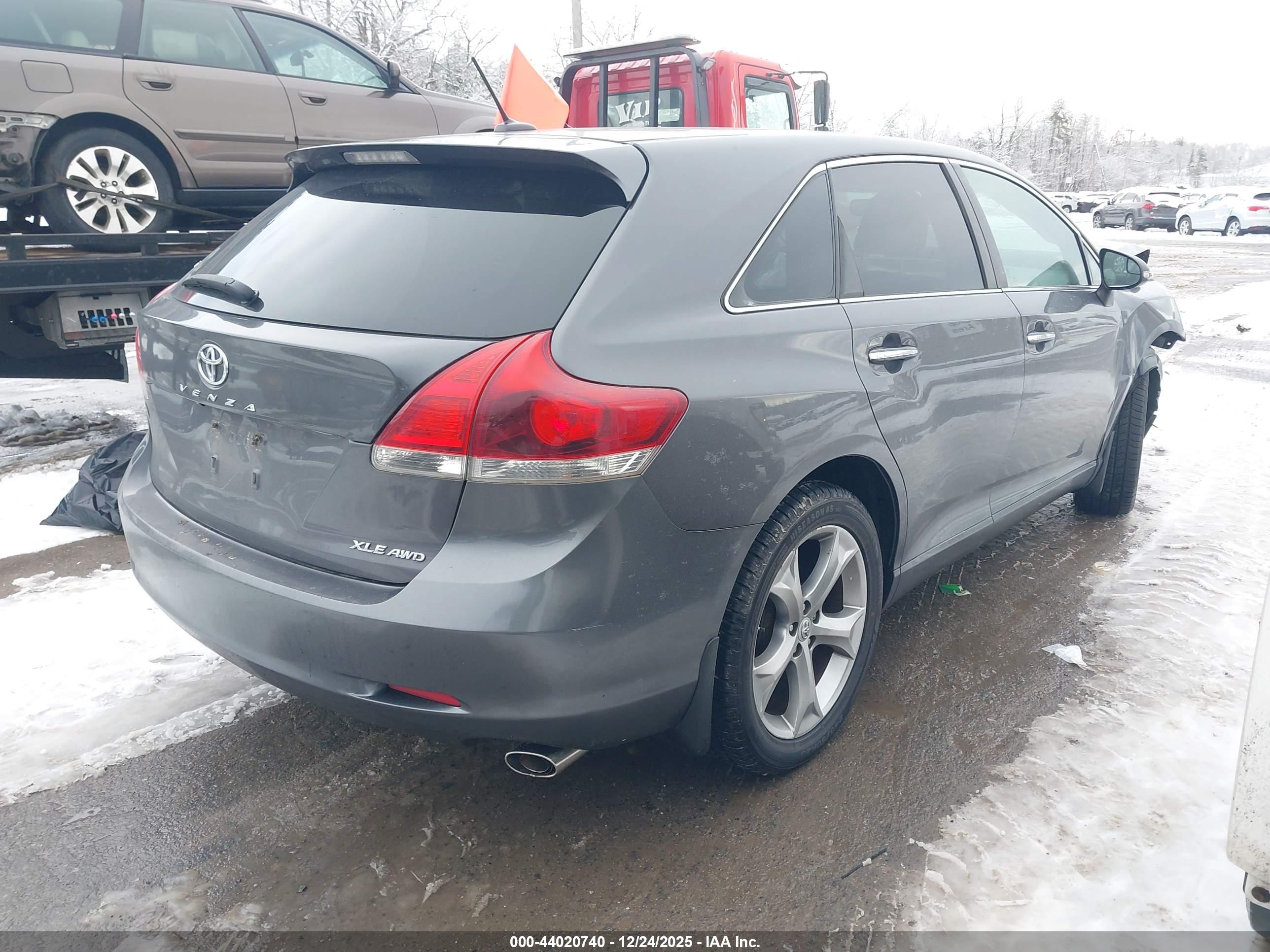 TOYOTA VENZA image 4