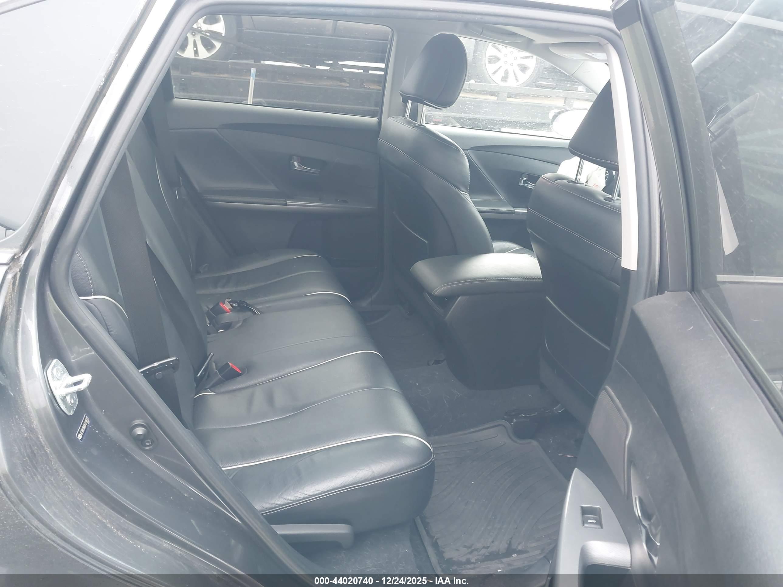 TOYOTA VENZA image 8