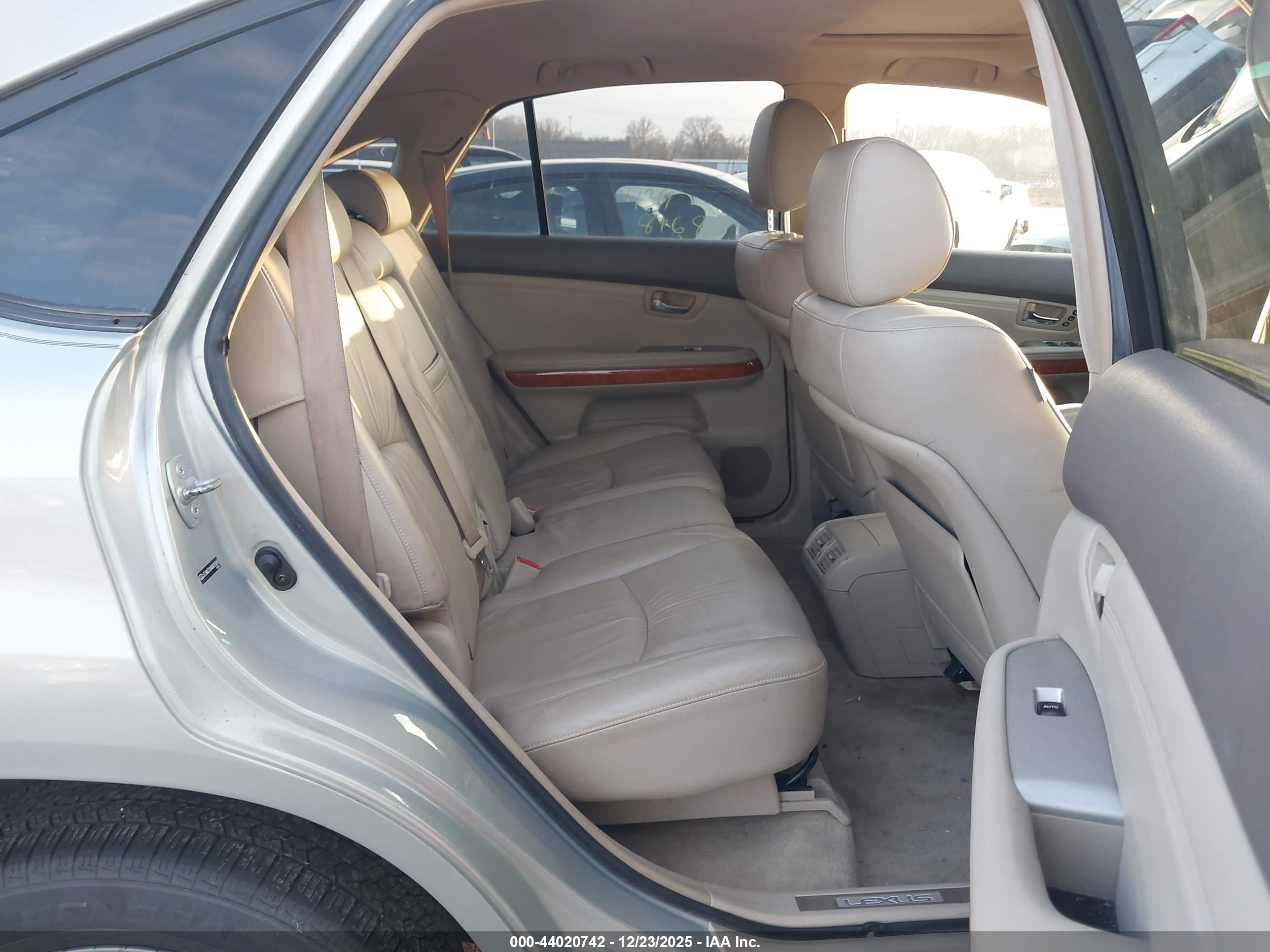 LEXUS RX image 8