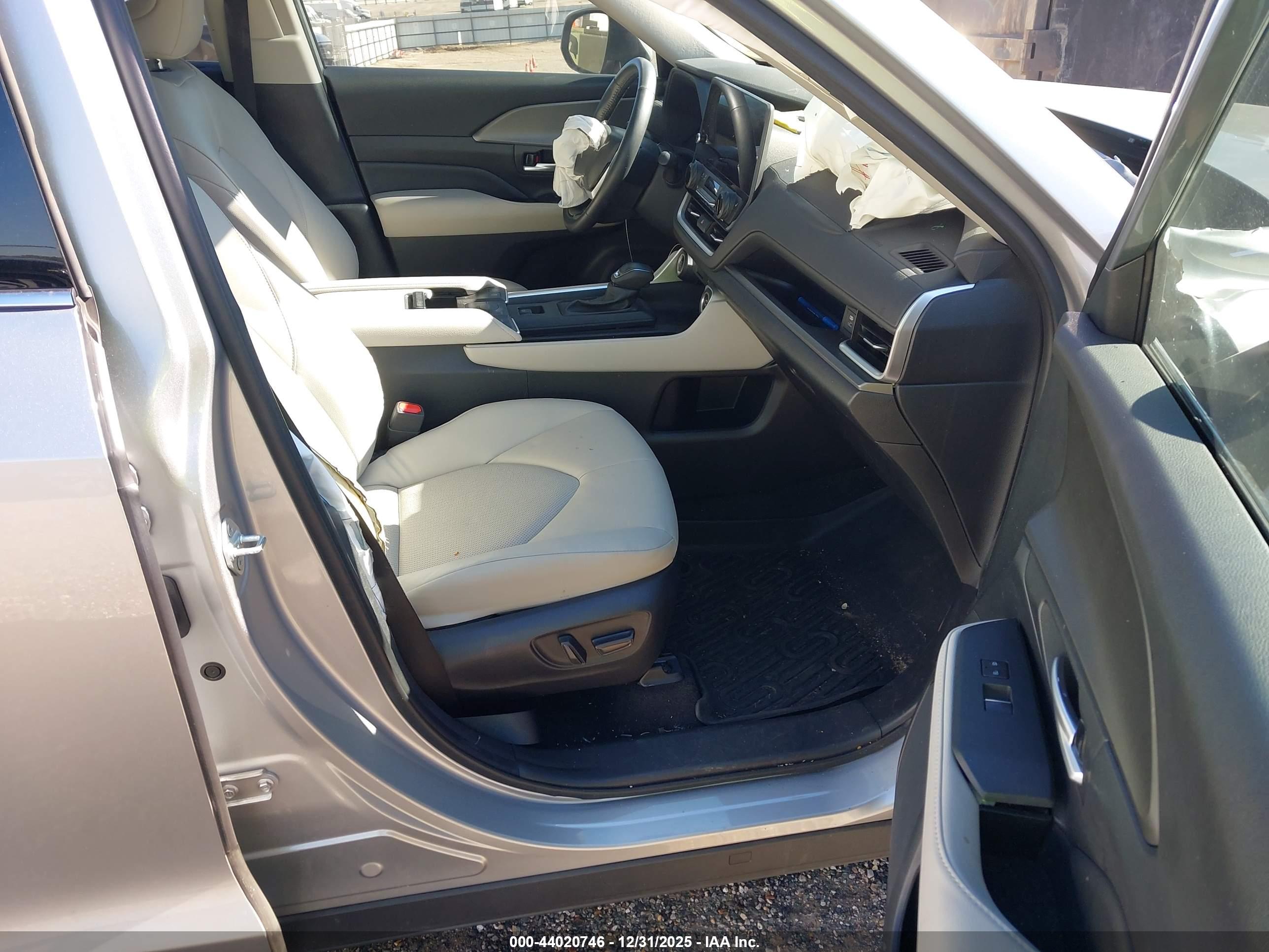 TOYOTA GRAND image 5