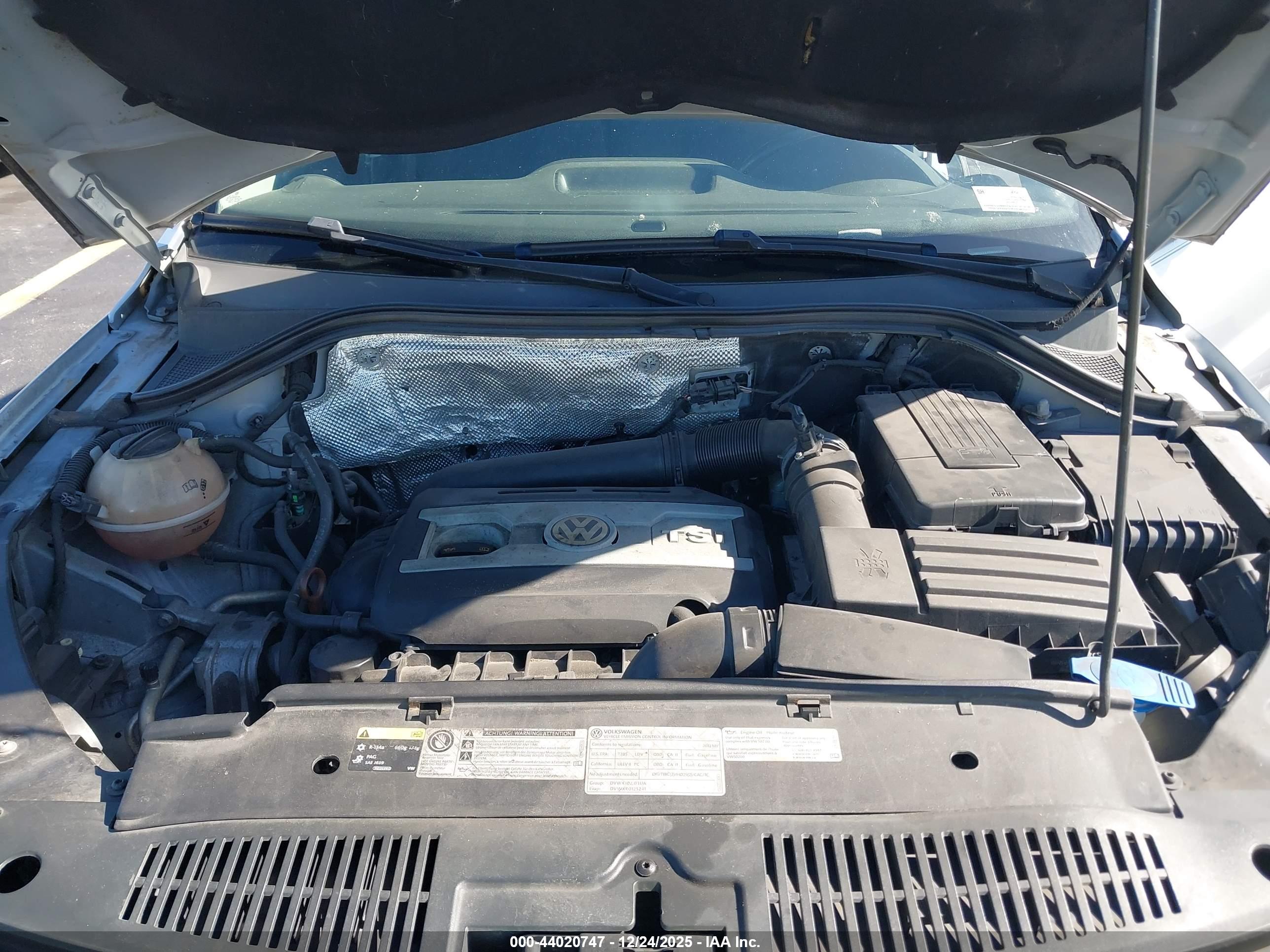 VOLKSWAGEN TIGUAN image 10