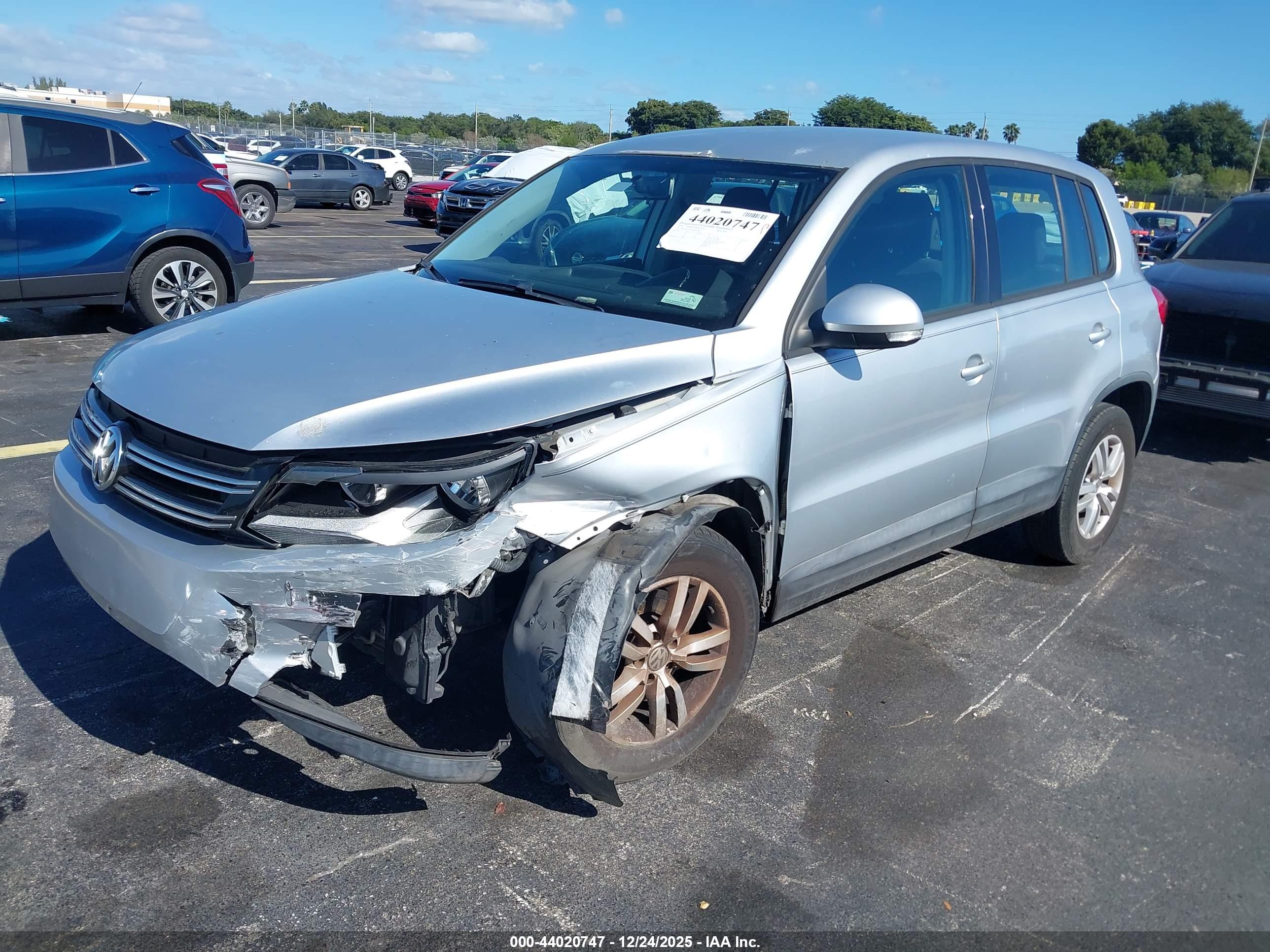 VOLKSWAGEN TIGUAN image 2