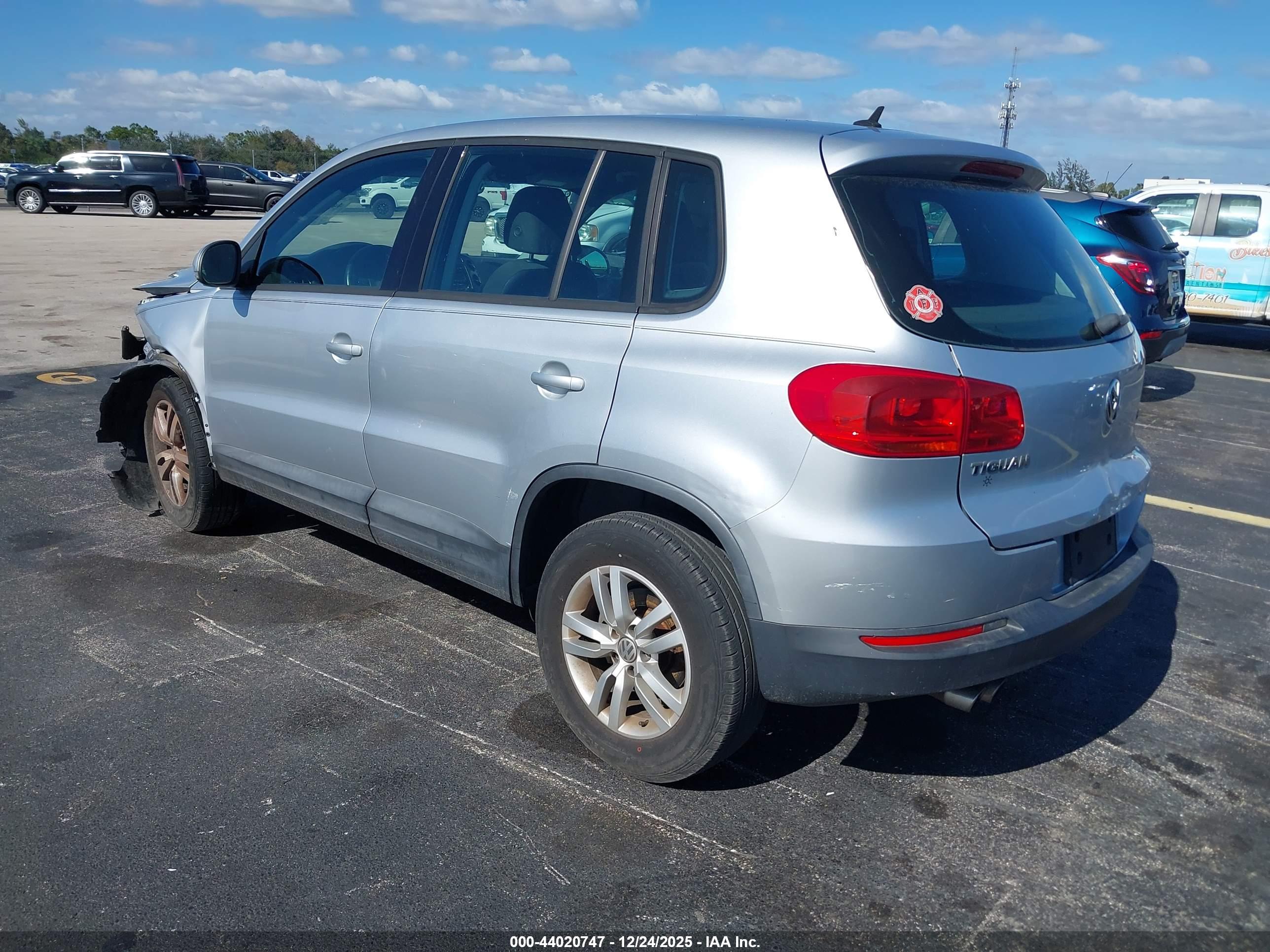 VOLKSWAGEN TIGUAN image 3