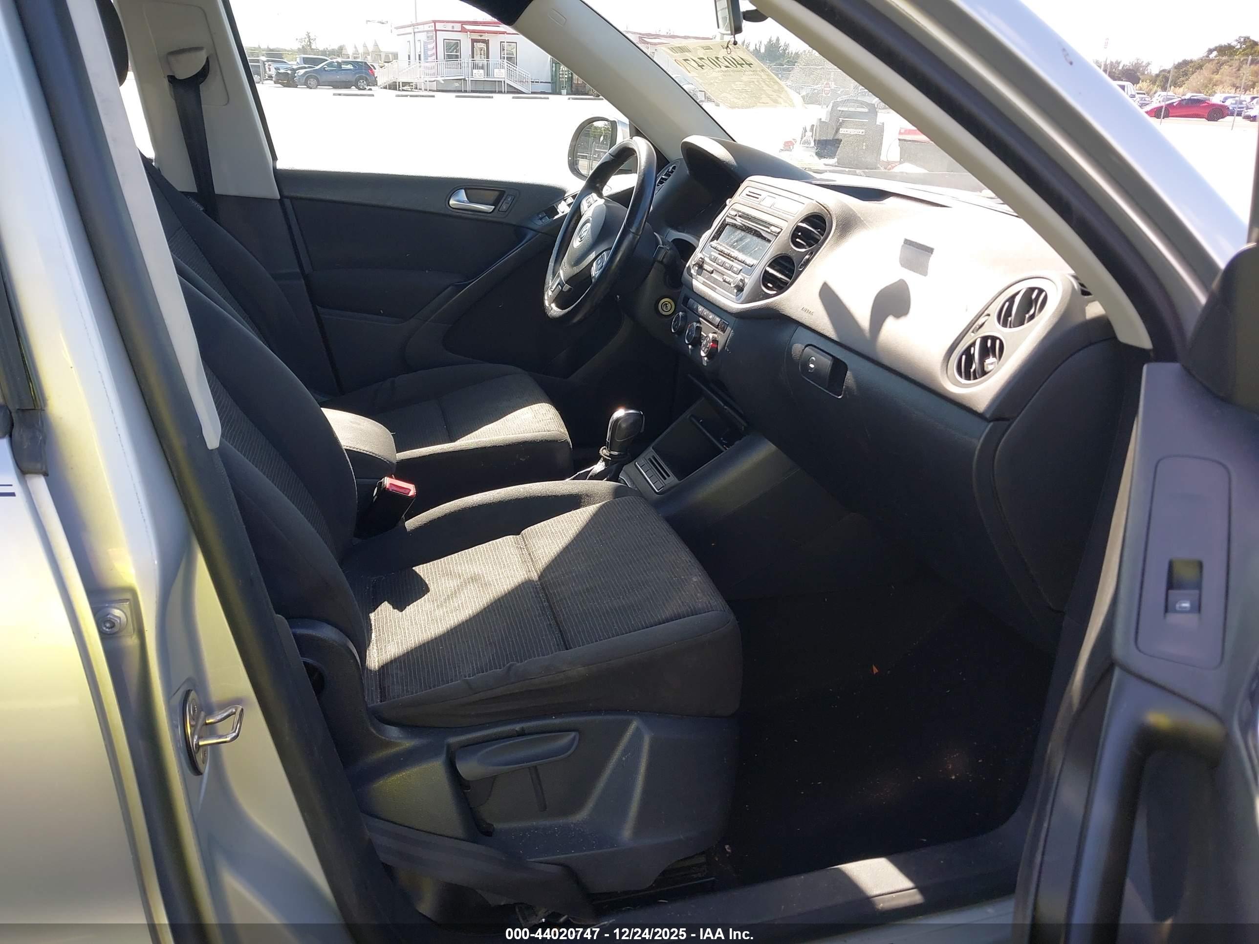 VOLKSWAGEN TIGUAN image 5