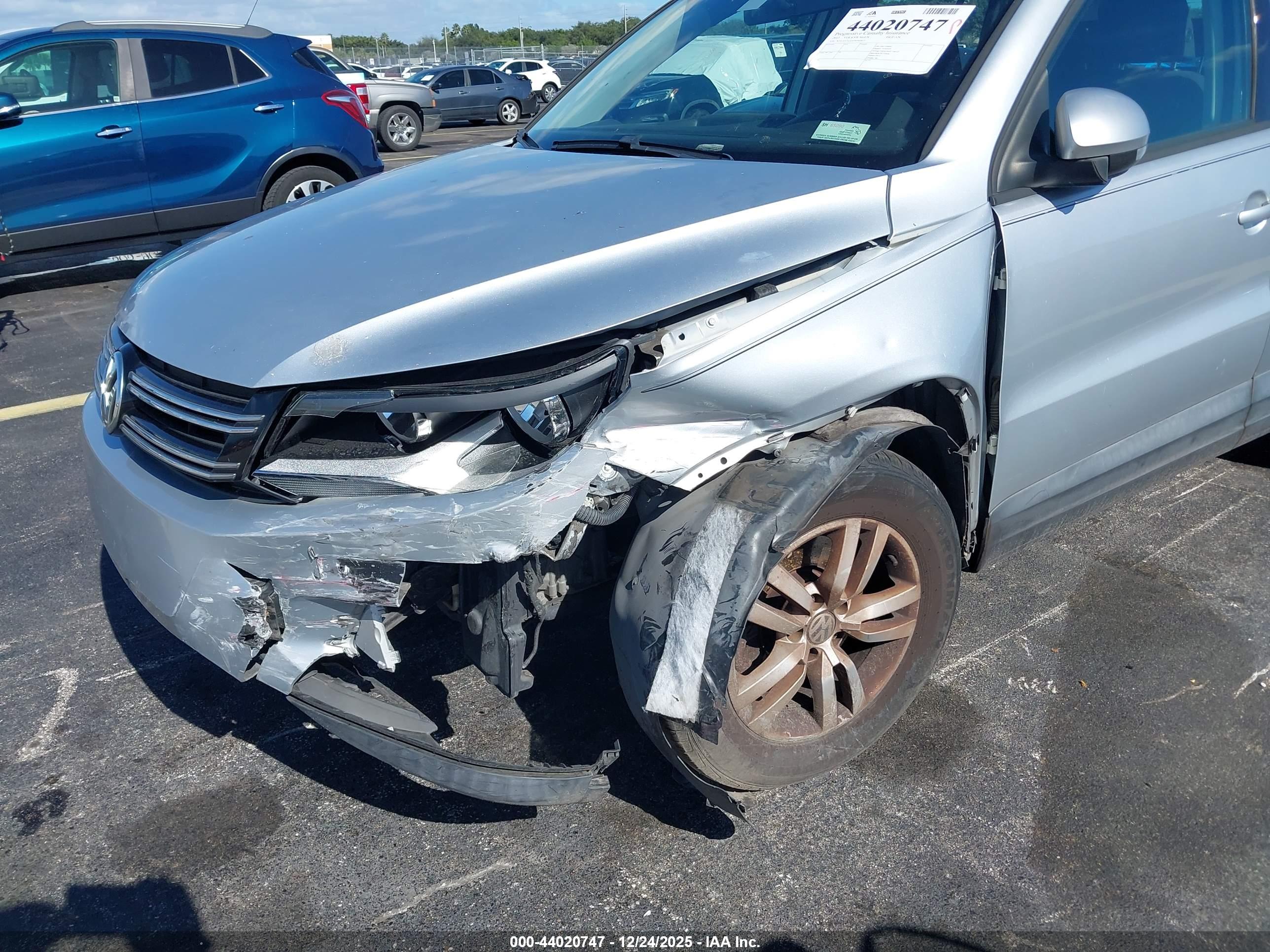 VOLKSWAGEN TIGUAN image 6