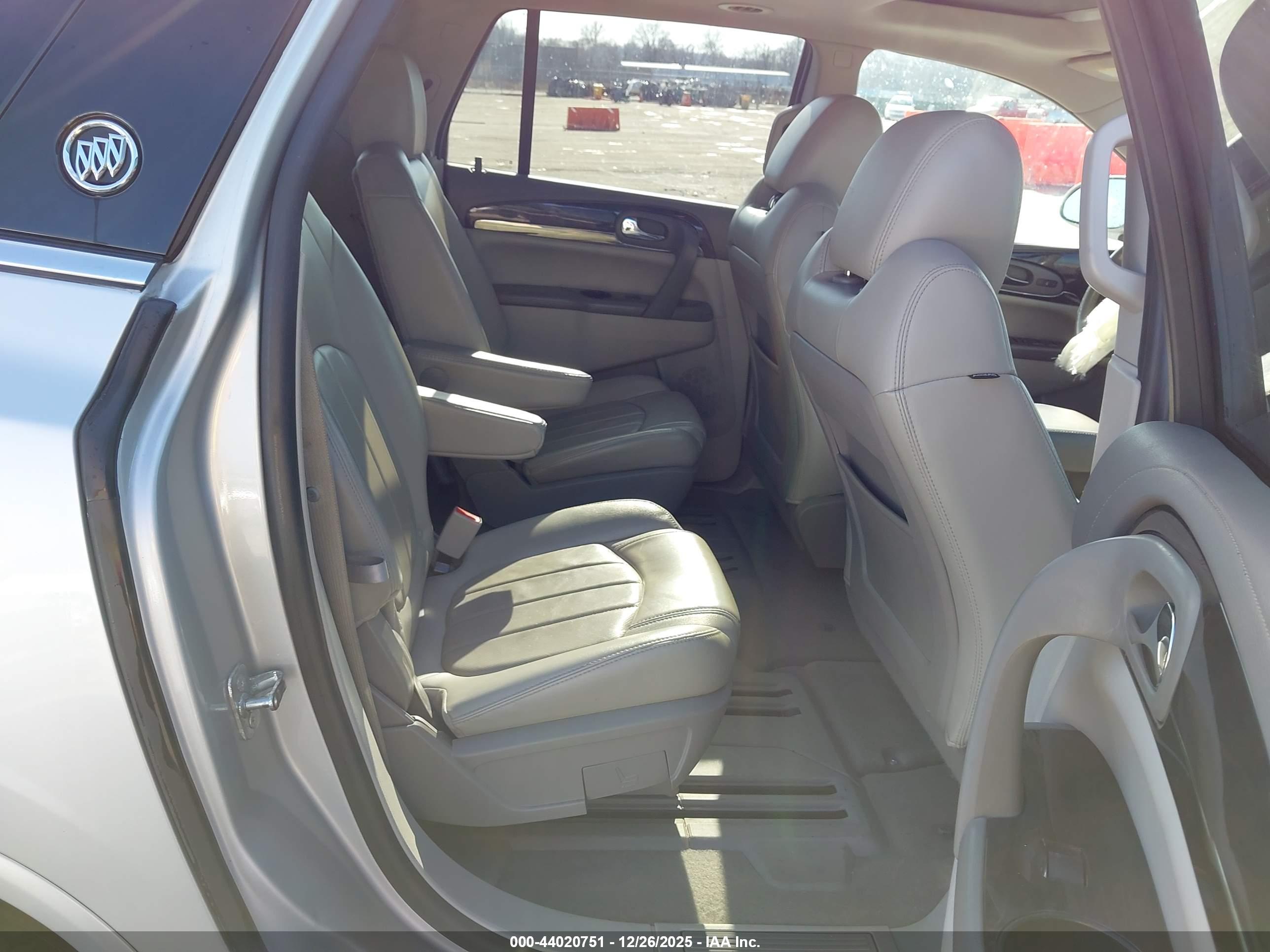 BUICK ENCLAVE image 8