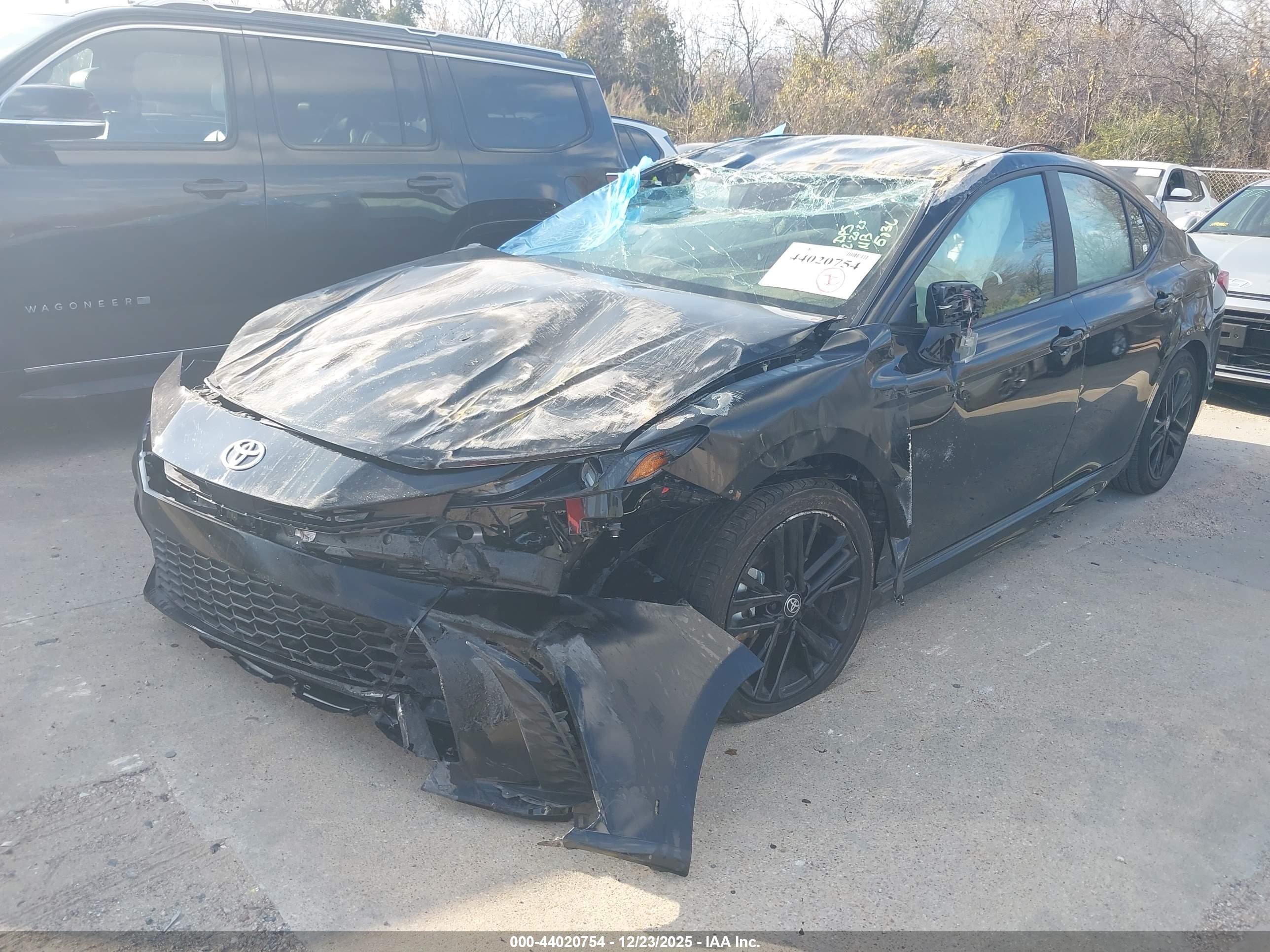 TOYOTA CAMRY image 2