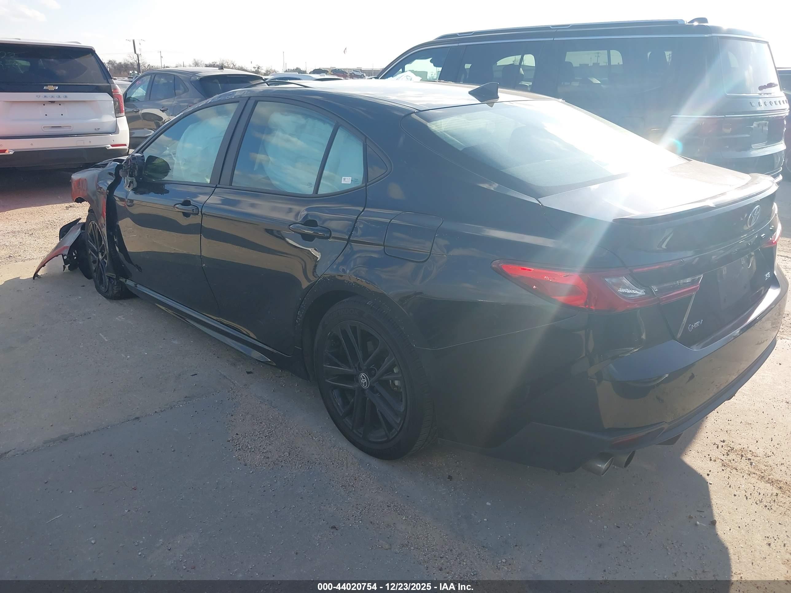 TOYOTA CAMRY image 3