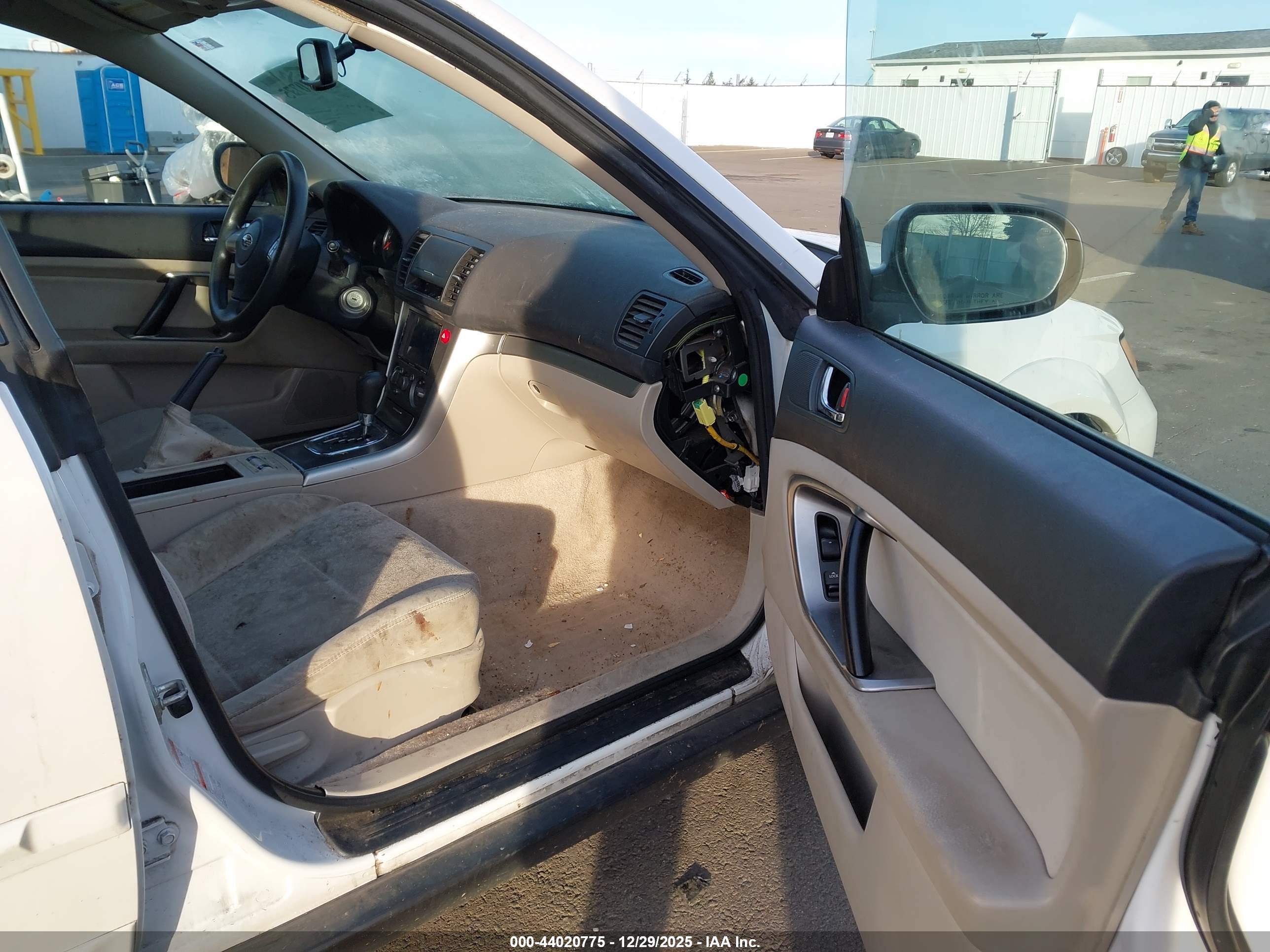 SUBARU OUTBACK image 5