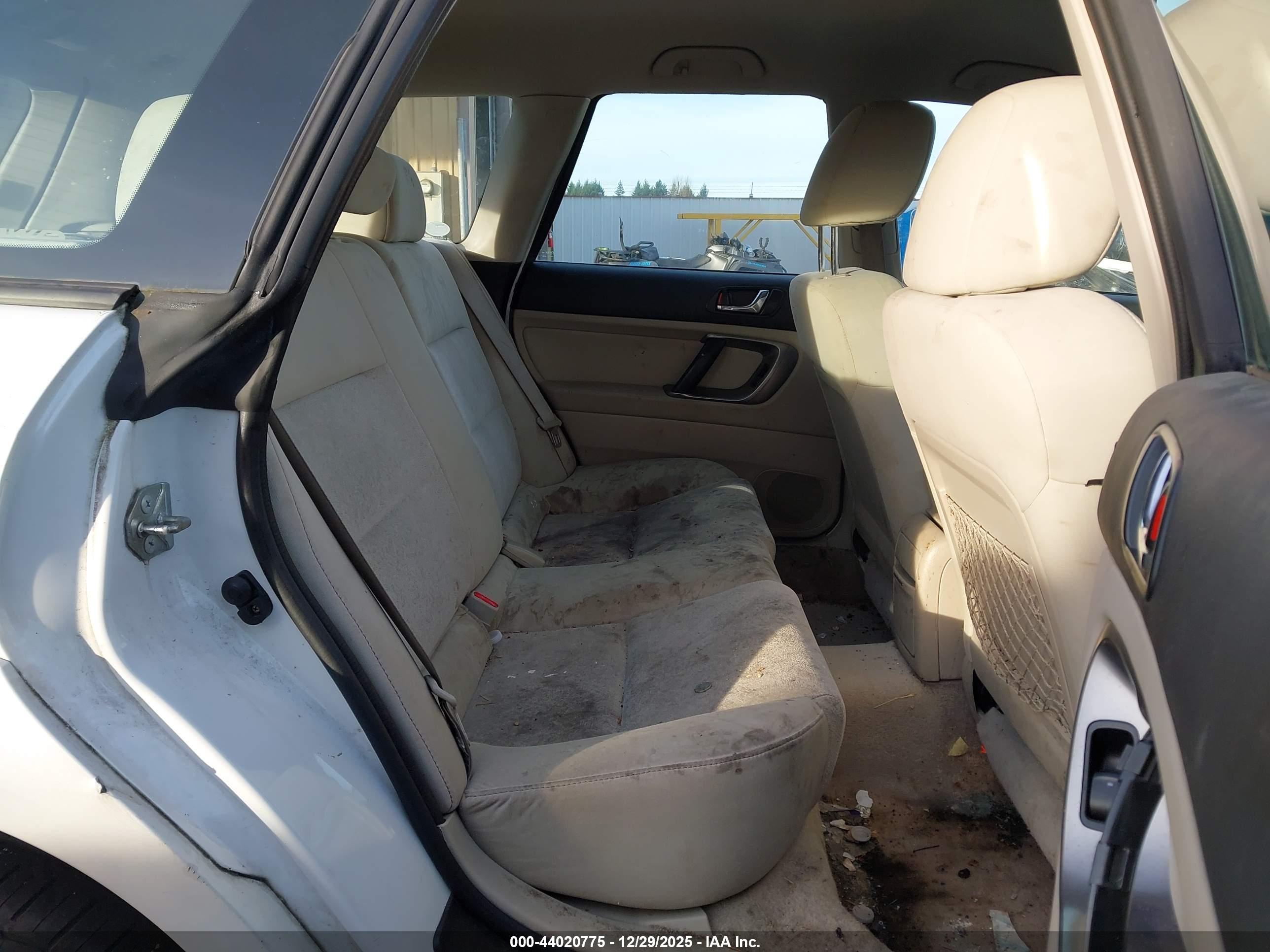 SUBARU OUTBACK image 8