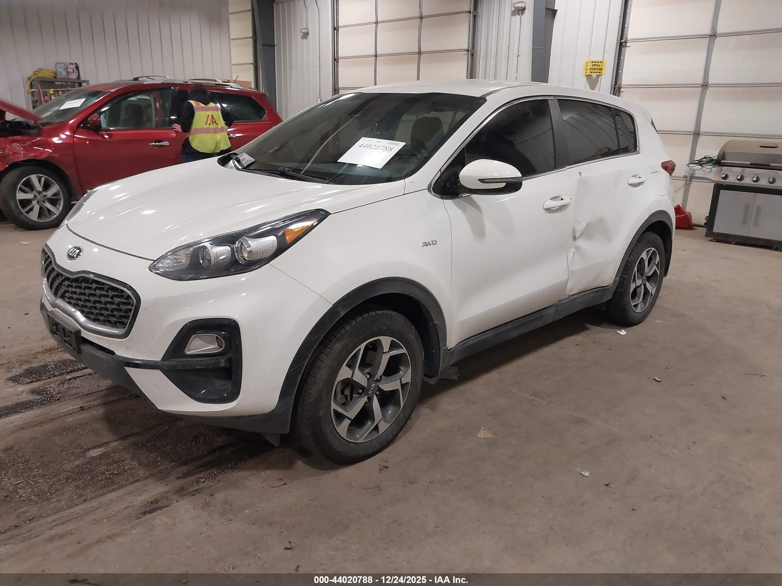 KIA SPORTAGE image 2