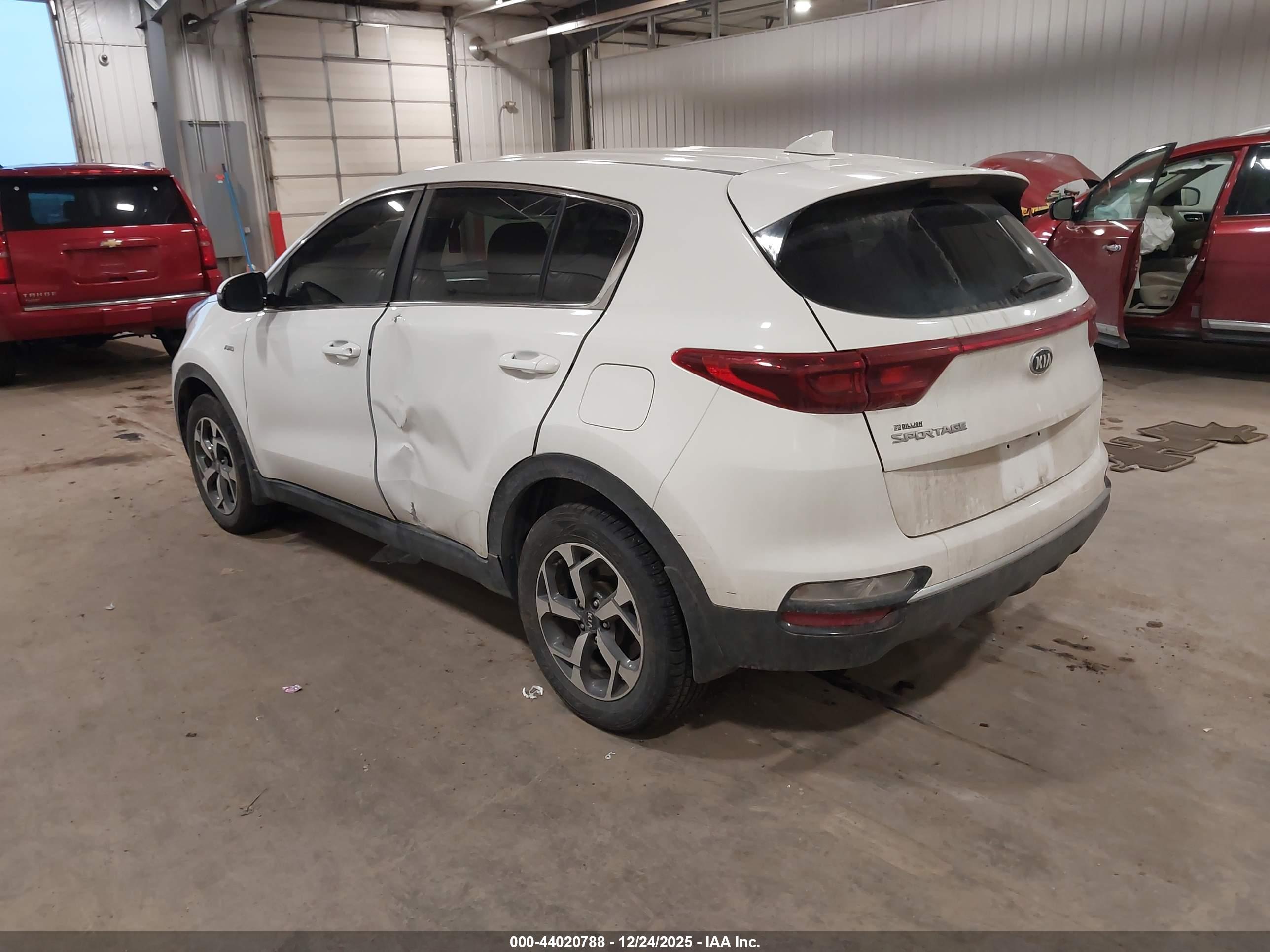 KIA SPORTAGE image 3