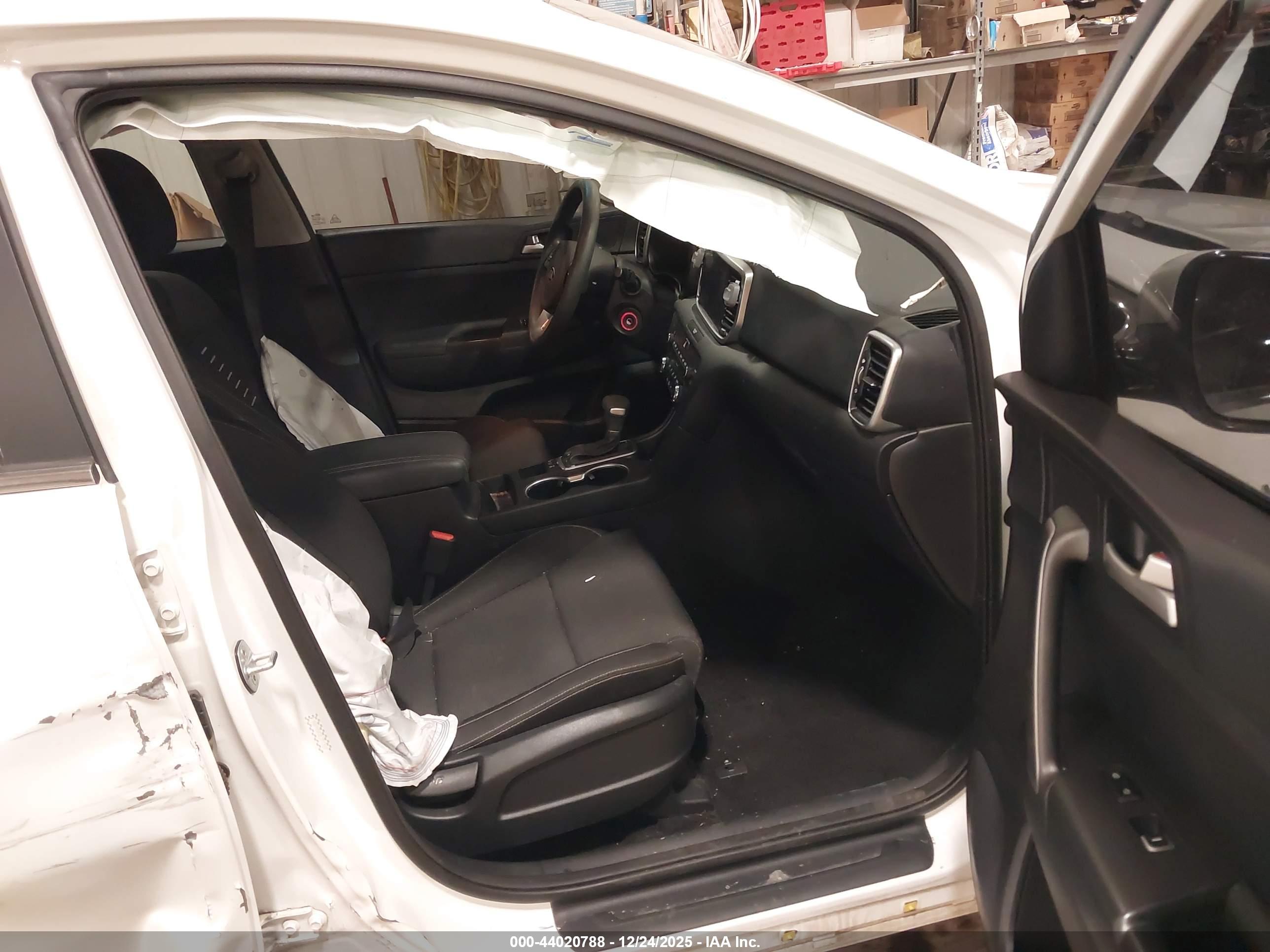 KIA SPORTAGE image 5