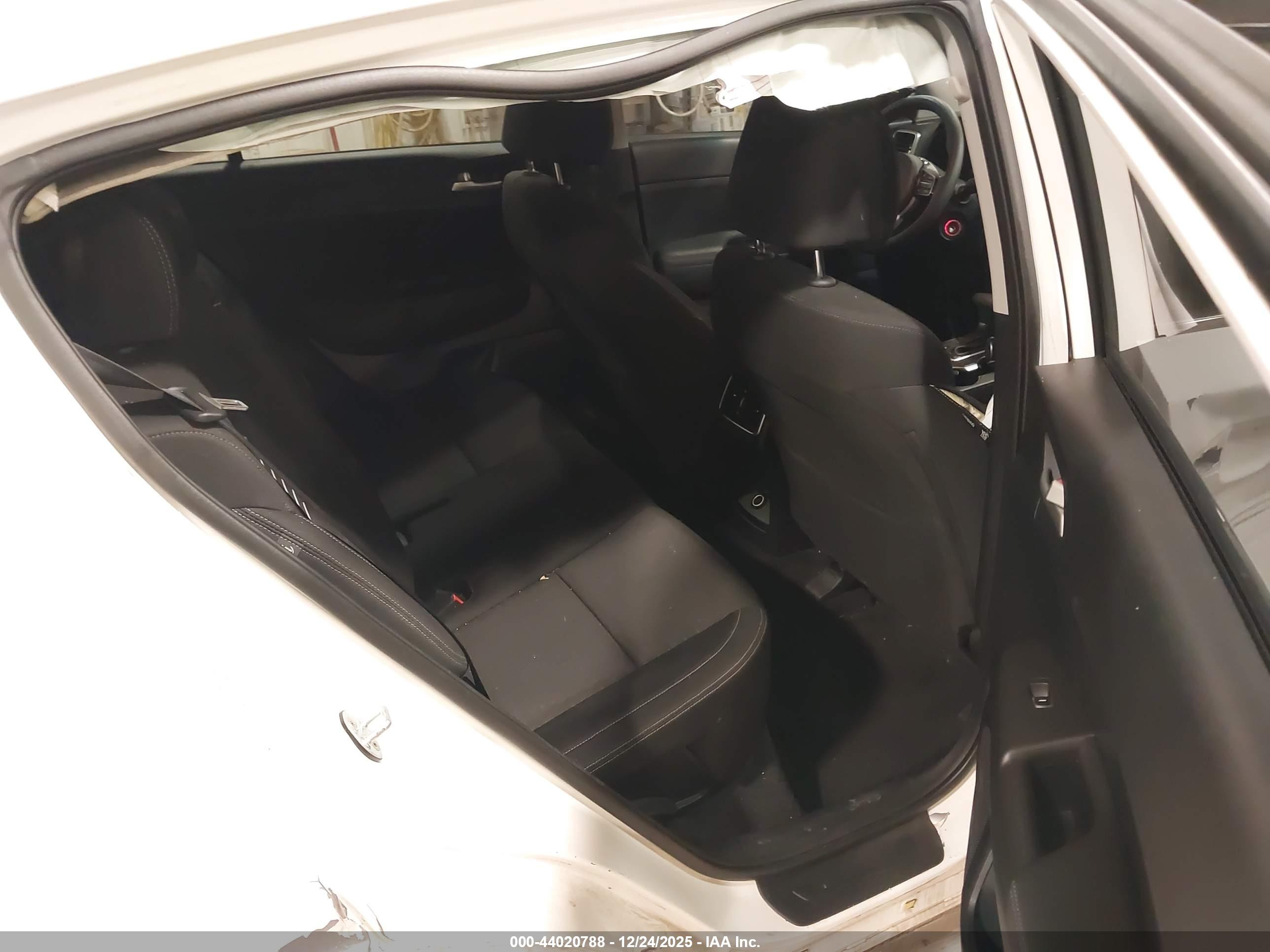 KIA SPORTAGE image 8