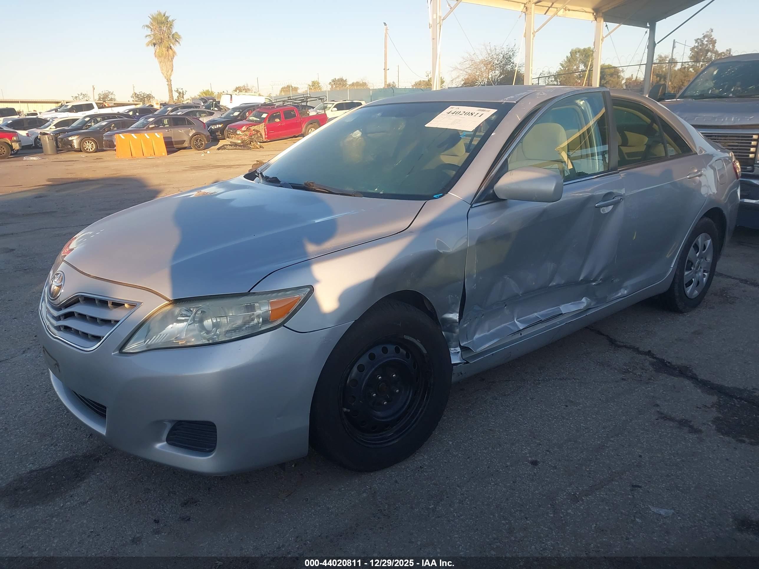TOYOTA CAMRY image 2