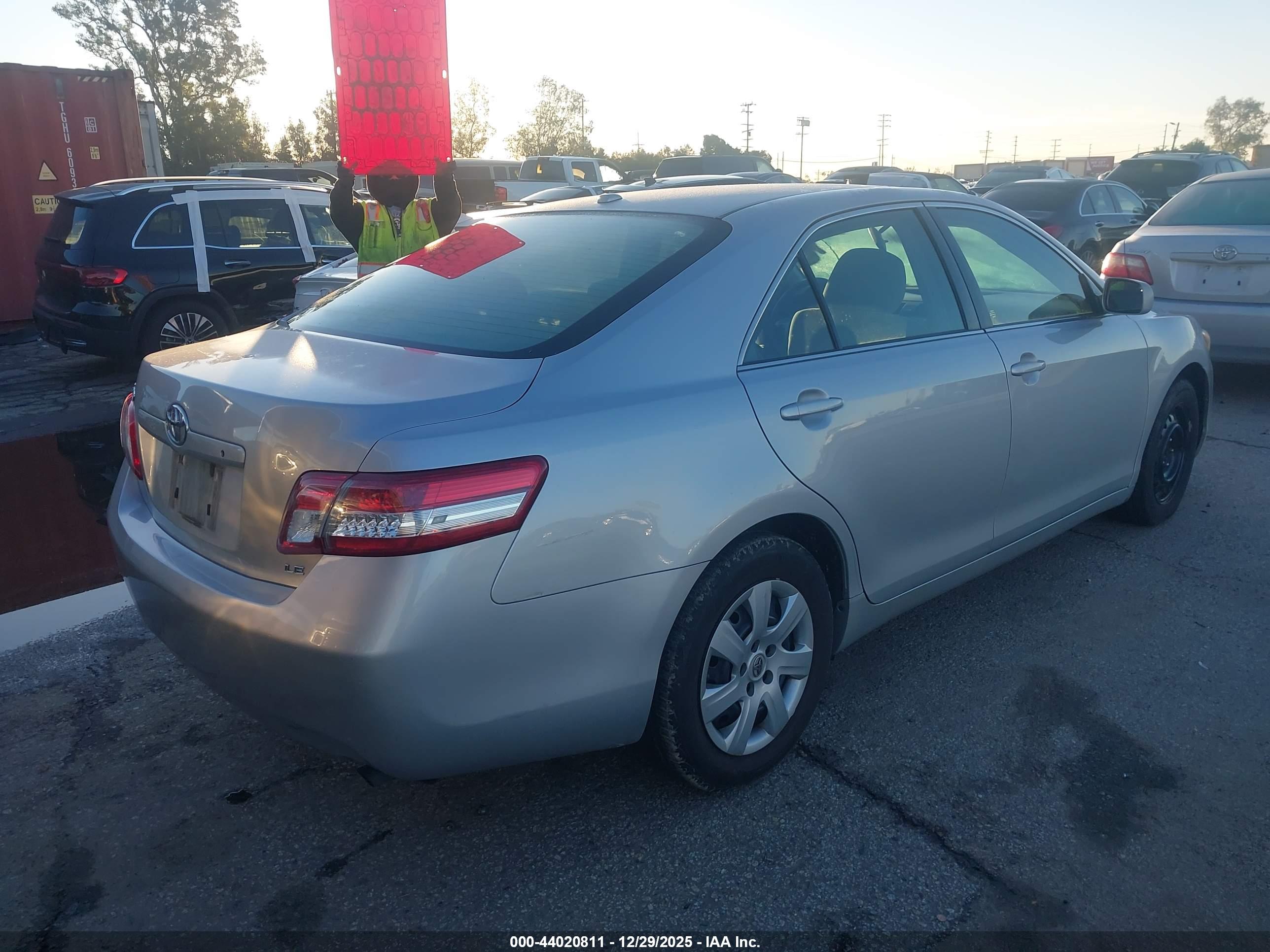 TOYOTA CAMRY image 4