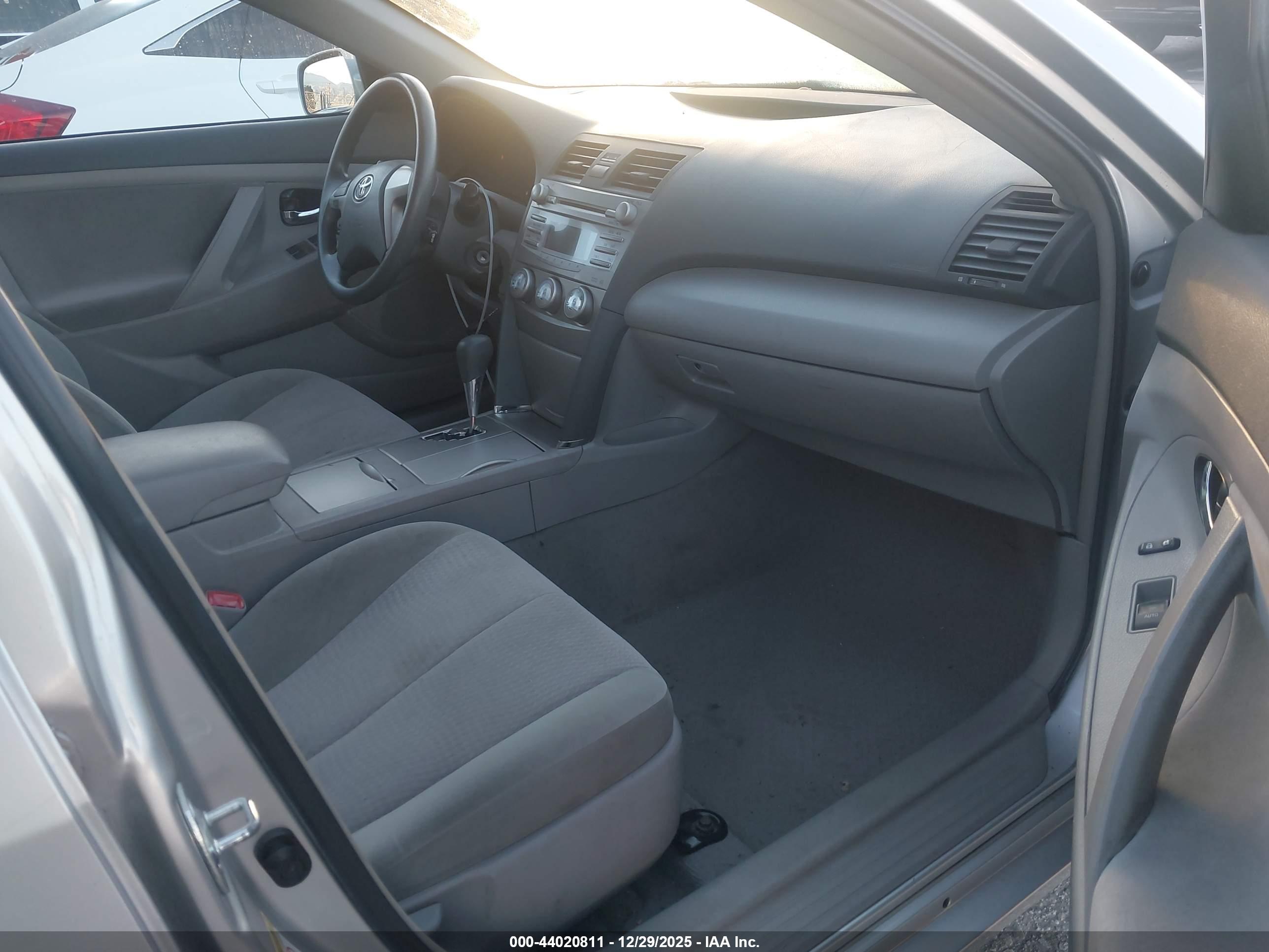 TOYOTA CAMRY image 5