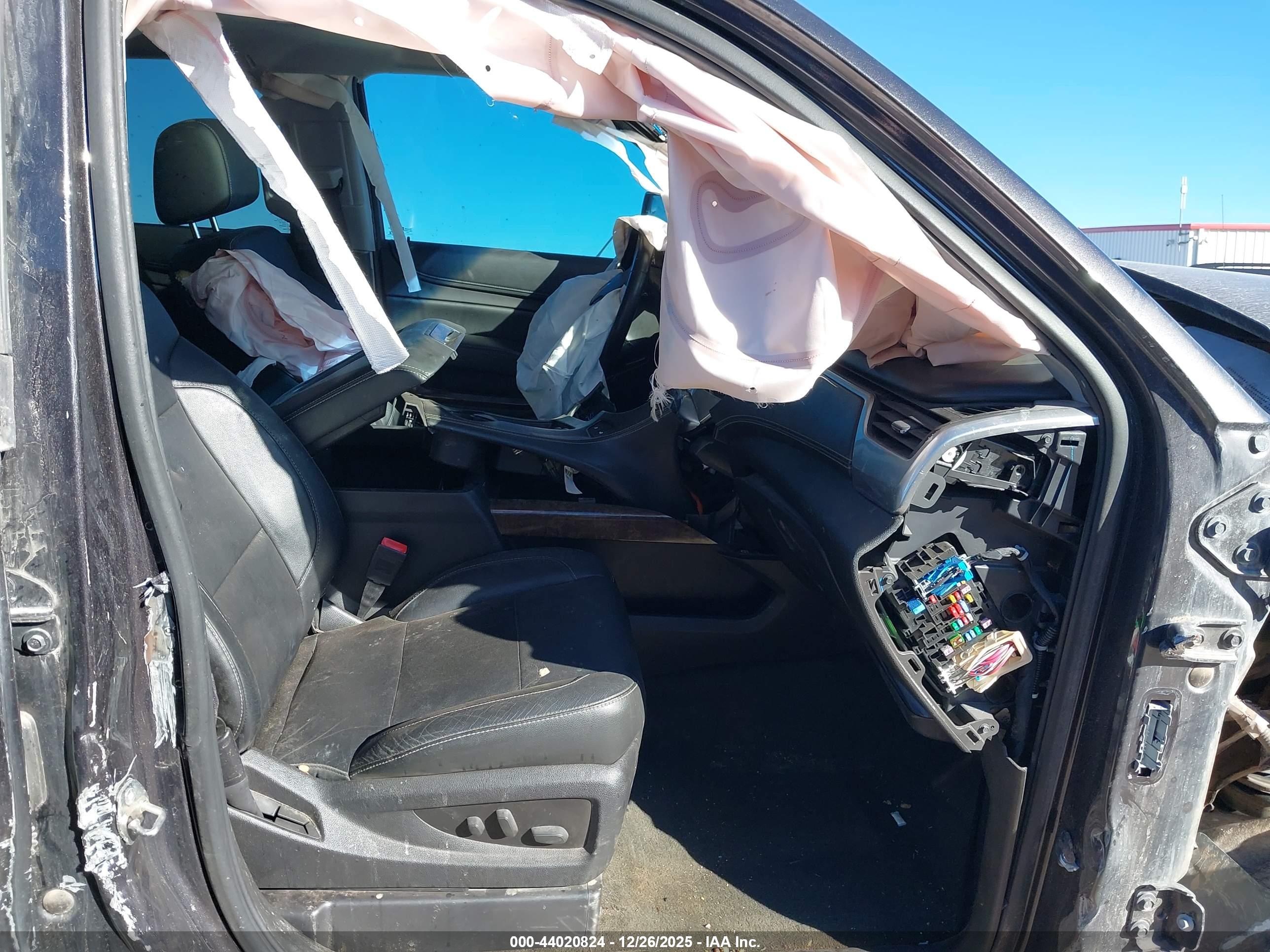 CHEVROLET TAHOE image 5