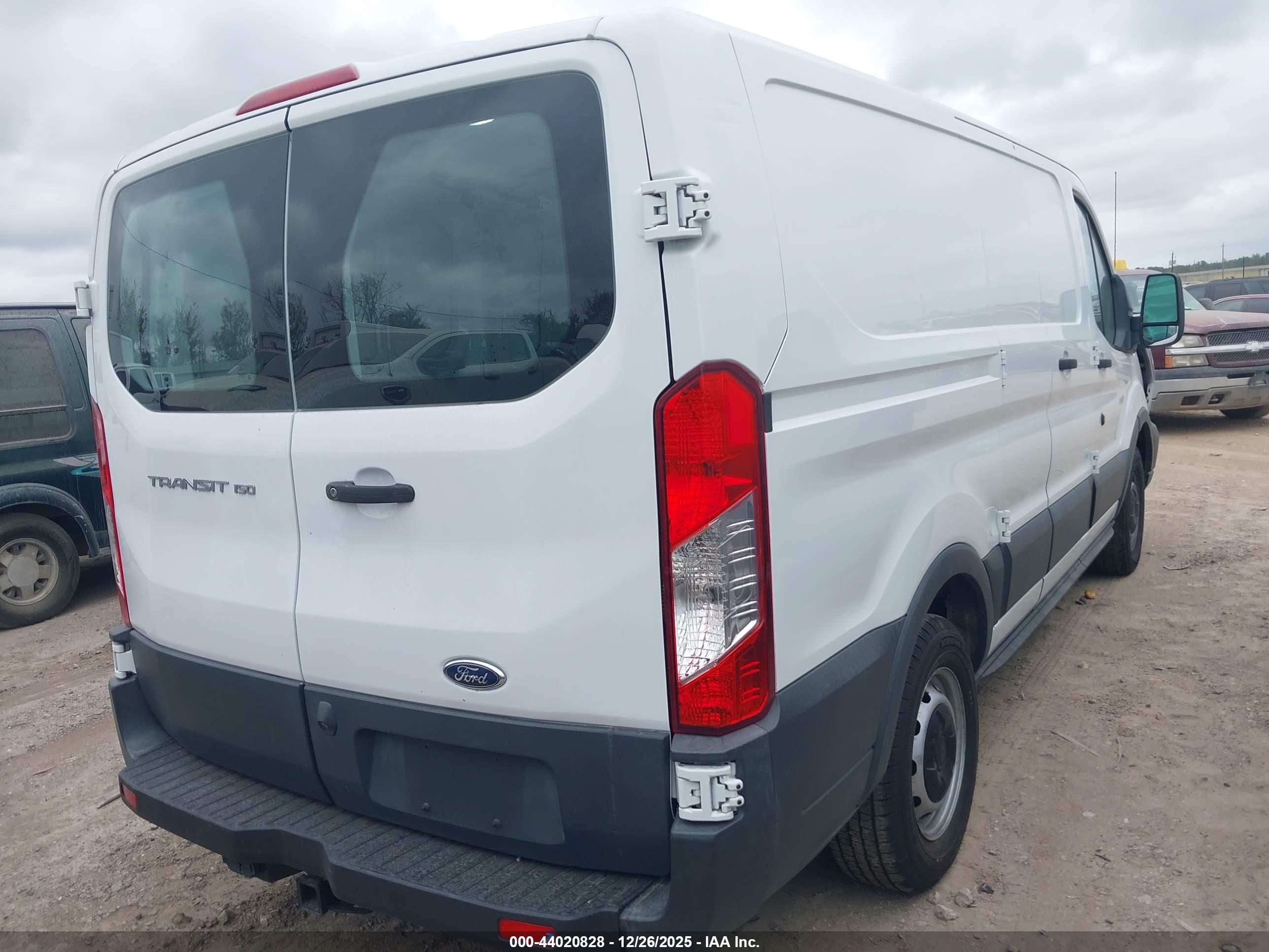FORD TRANSIT-150 image 4